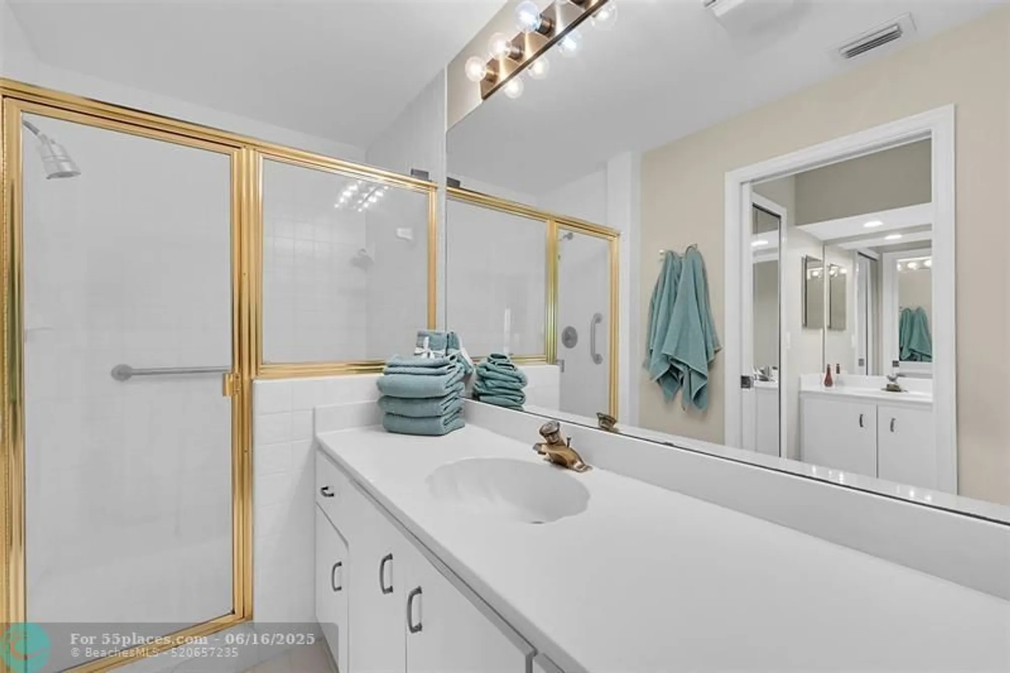 Property Slideshow image 19 of 74 | 8049 aberdeen dr apt 101, Boynton Beach, FL, 33472