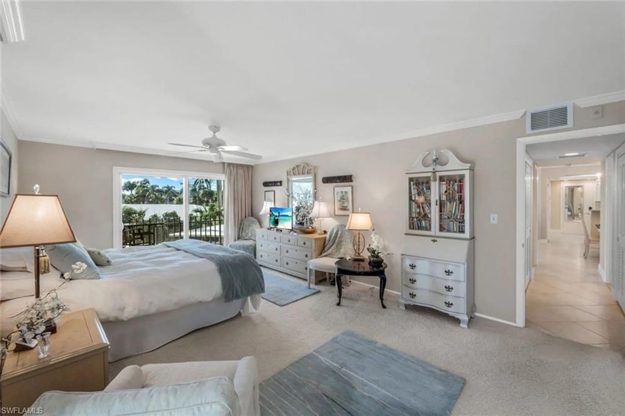 Property Slideshow image 18 of 45 | 3399 gulf shore blvd 203, Naples, FL, 34103
