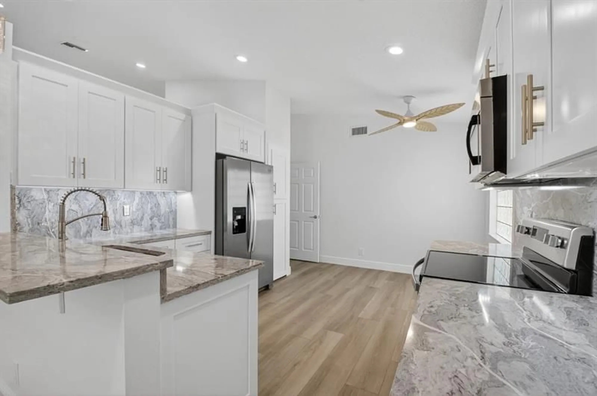 Property Slideshow image 13 of 62 | 5891 royal isles blvd, Boynton Beach, FL, 33437