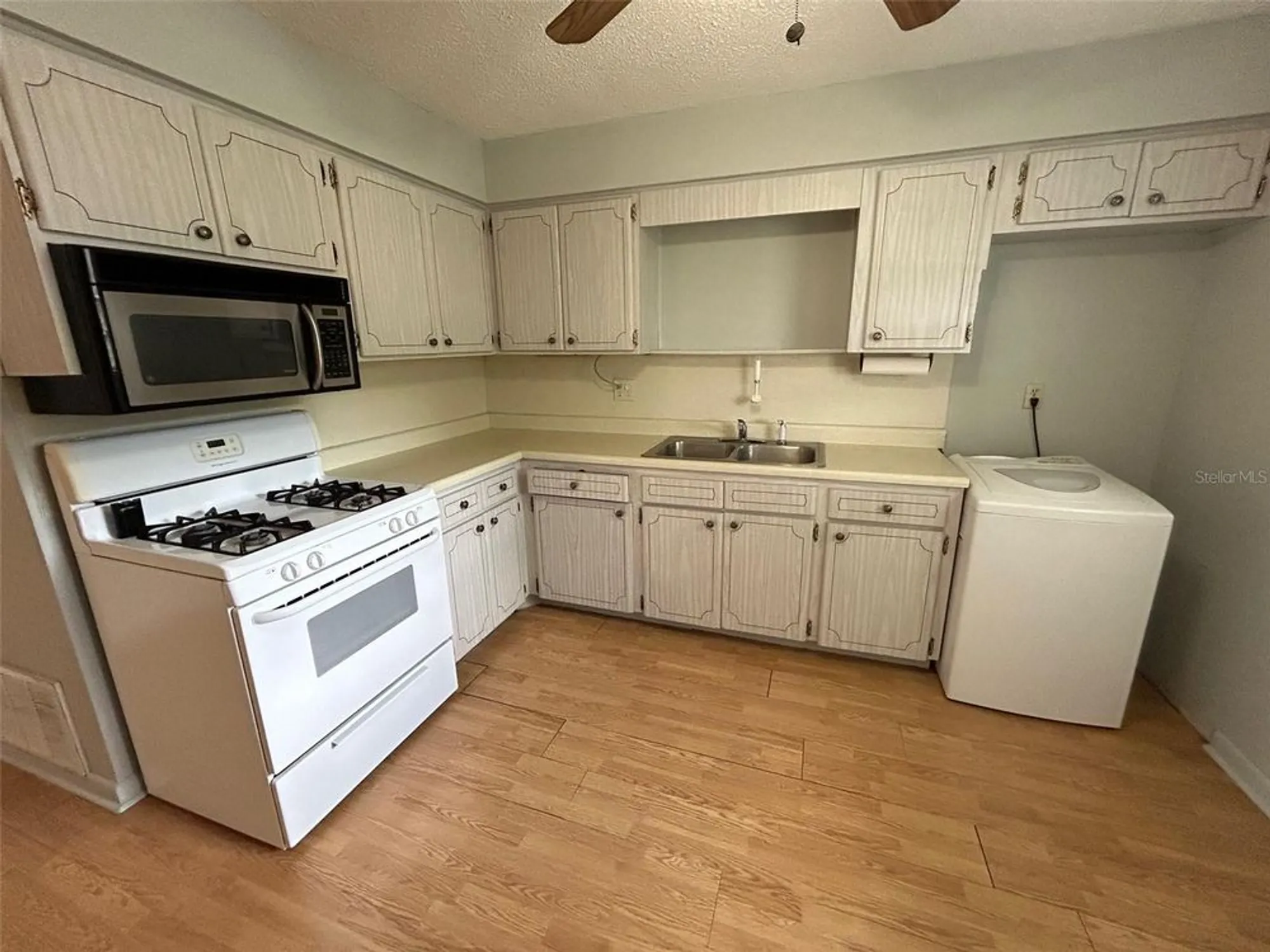 Property Slideshow image 8 of 12 | 10116 tulip st n # 10116, Pinellas Park, FL, 33782