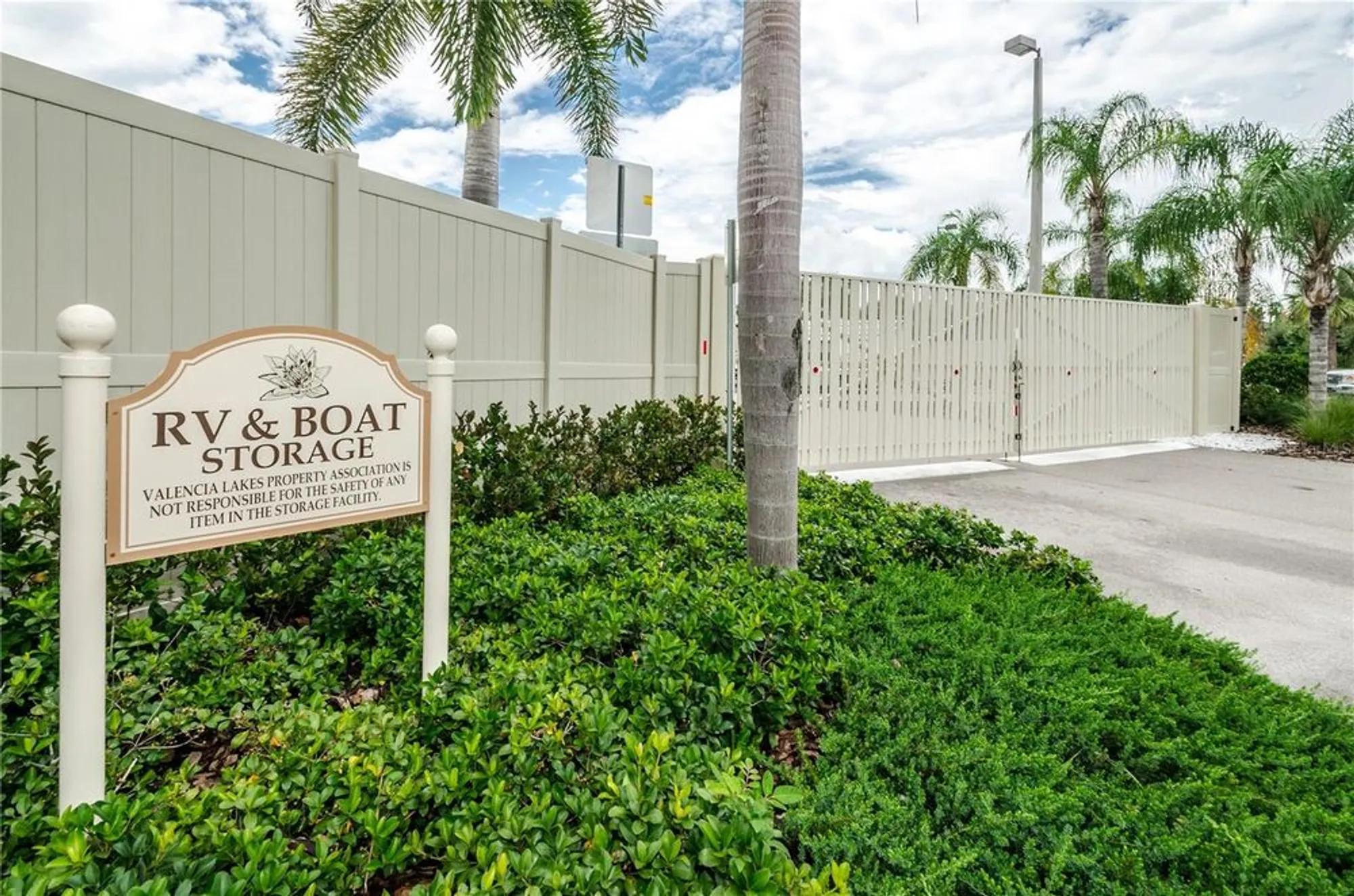 Property Slideshow image 73 of 77 | 4947 sandy brook cir, Wimauma, FL, 33598