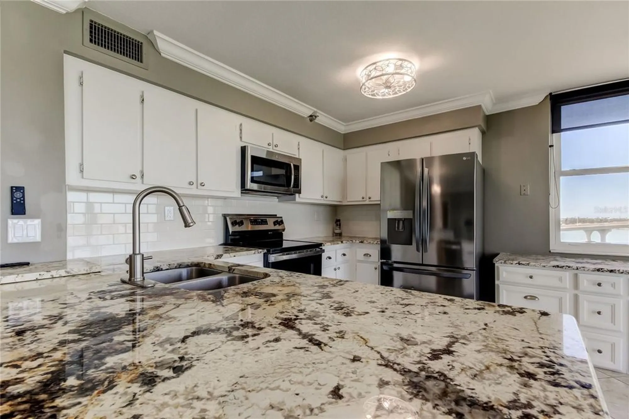 Property Slideshow image 7 of 28 | 6265 sun blvd apt 806, St Petersburg, FL, 33715