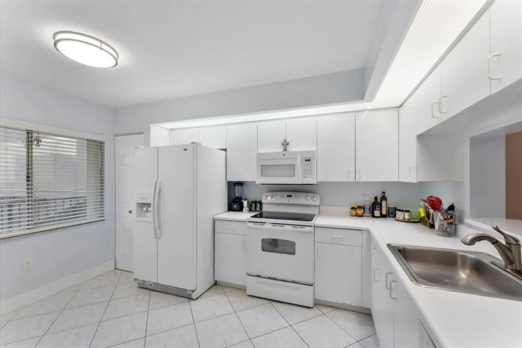 Property Slideshow image 7 of 17 | 850 sw 138th ave apt 208d, Pembroke Pines, FL, 33027