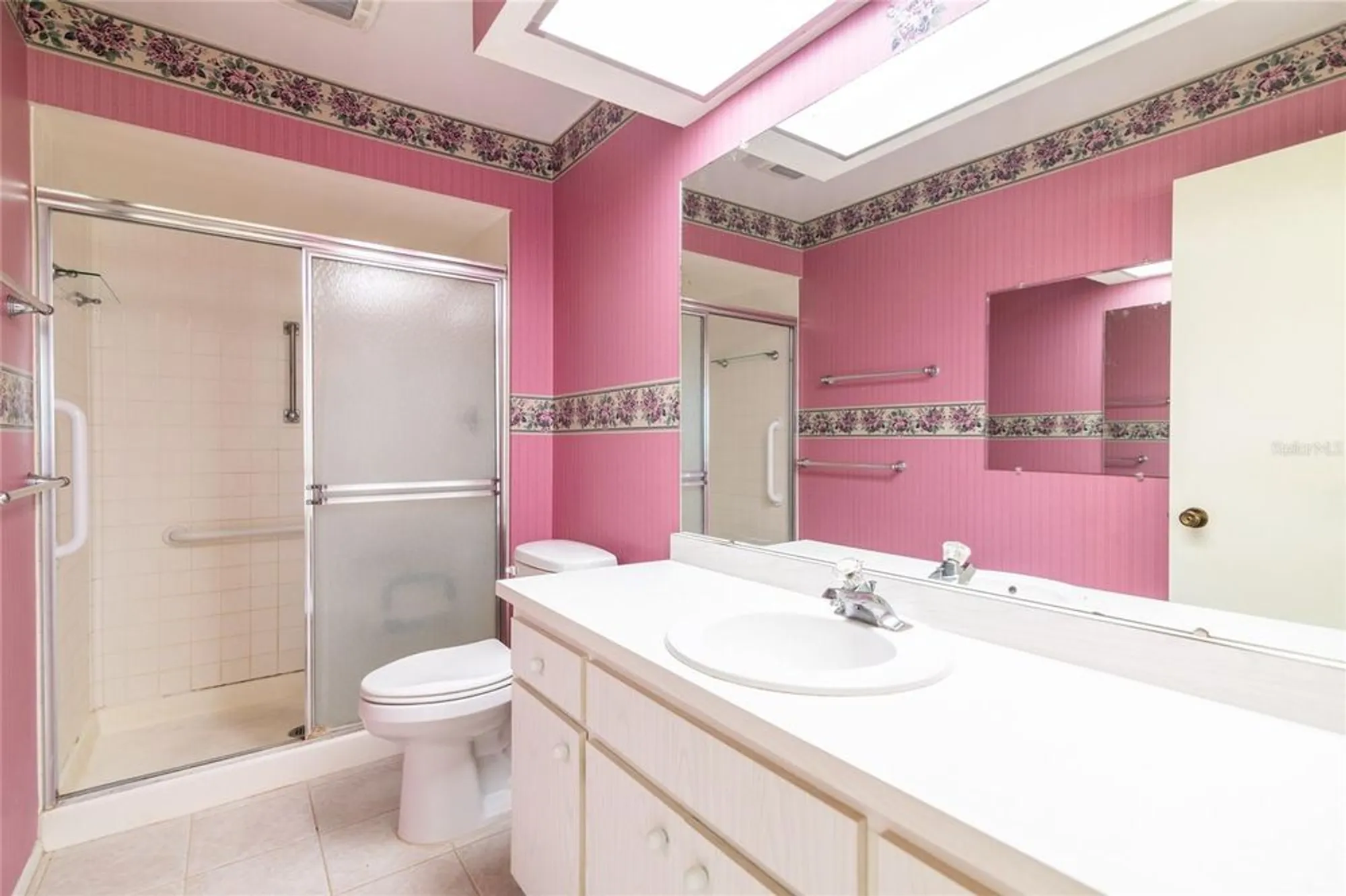 Property Slideshow image 21 of 32 | 2502 laurelwood dr # 3b, Clearwater, FL, 33763