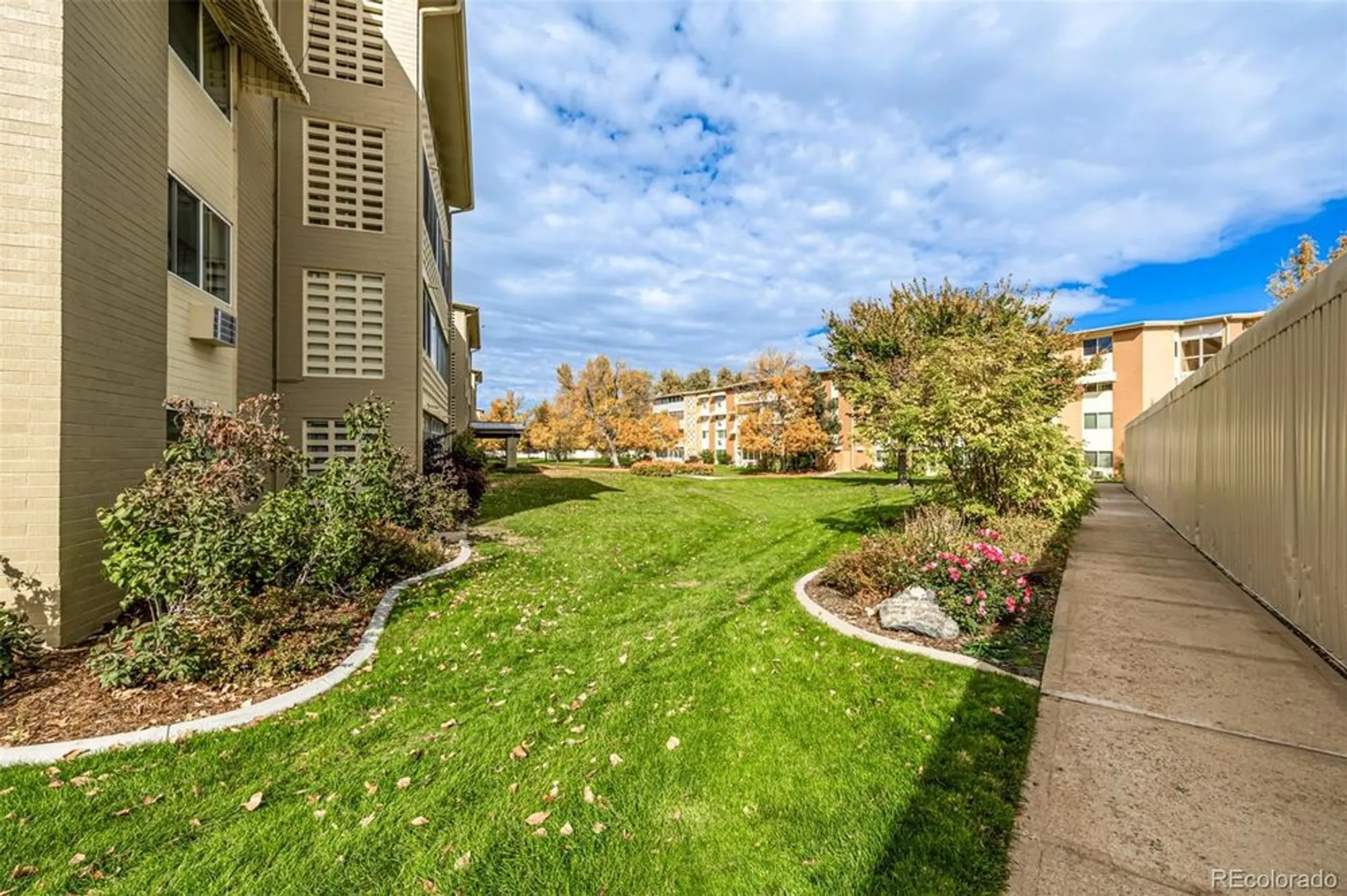 Property Slideshow image 5 of 34 | 635 s alton way 2b, Denver, CO, 80247