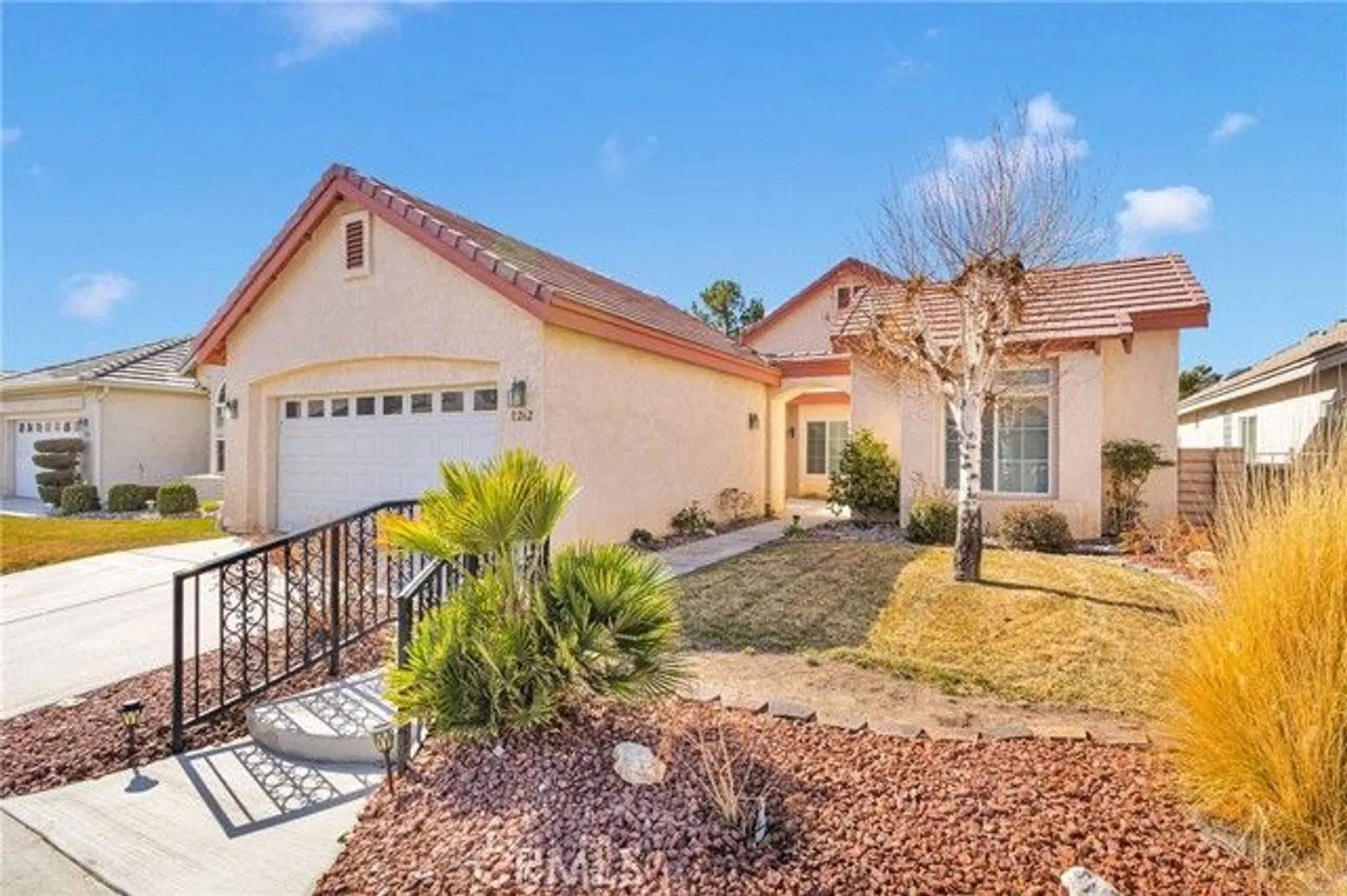 Property Slideshow image 4 of 36 | 11262 country club dr, Apple Valley, CA, 92308