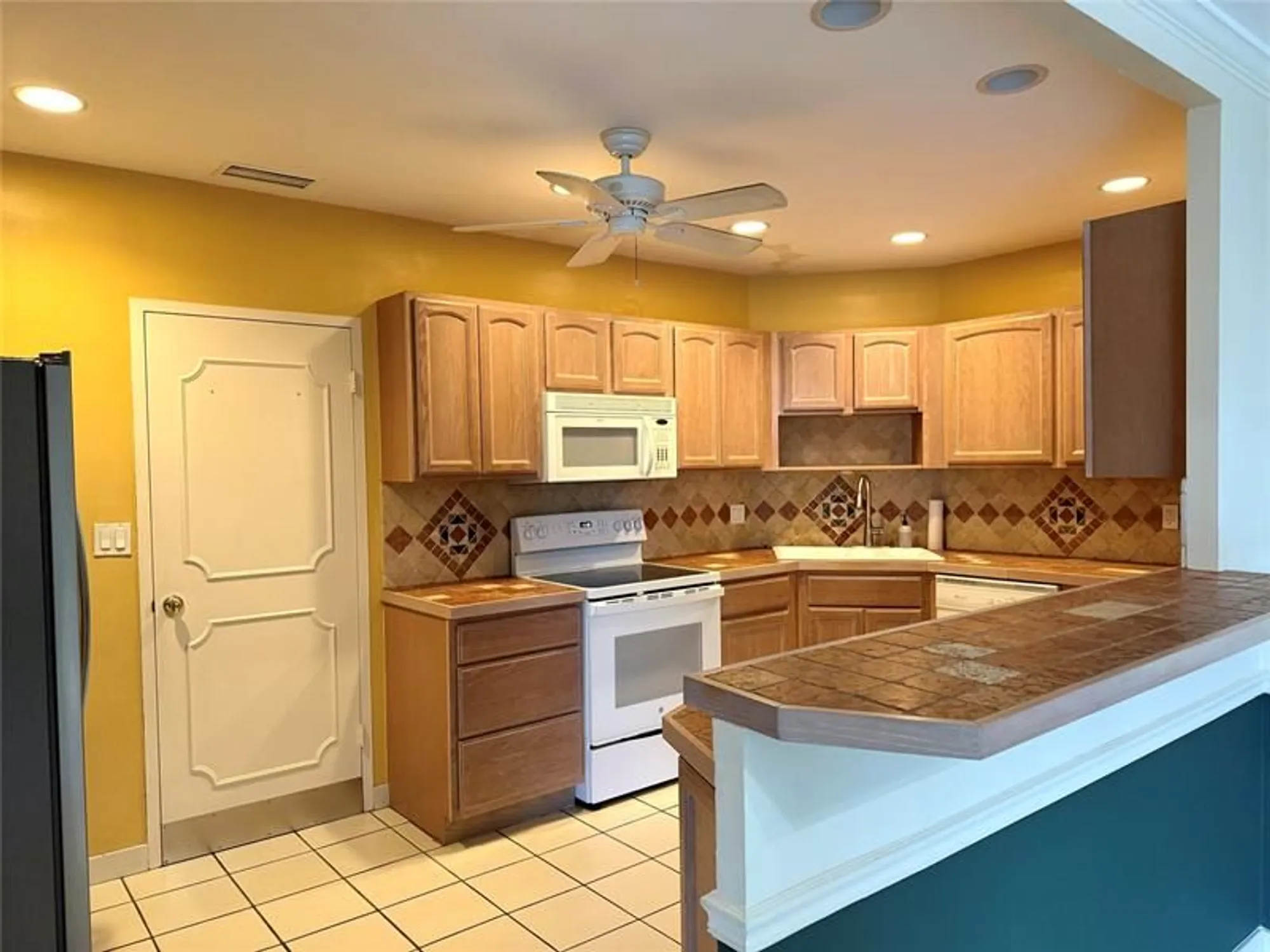 Property Slideshow image 6 of 12 | 3900 n ocean dr gc, Fort Lauderdale, FL, 33308