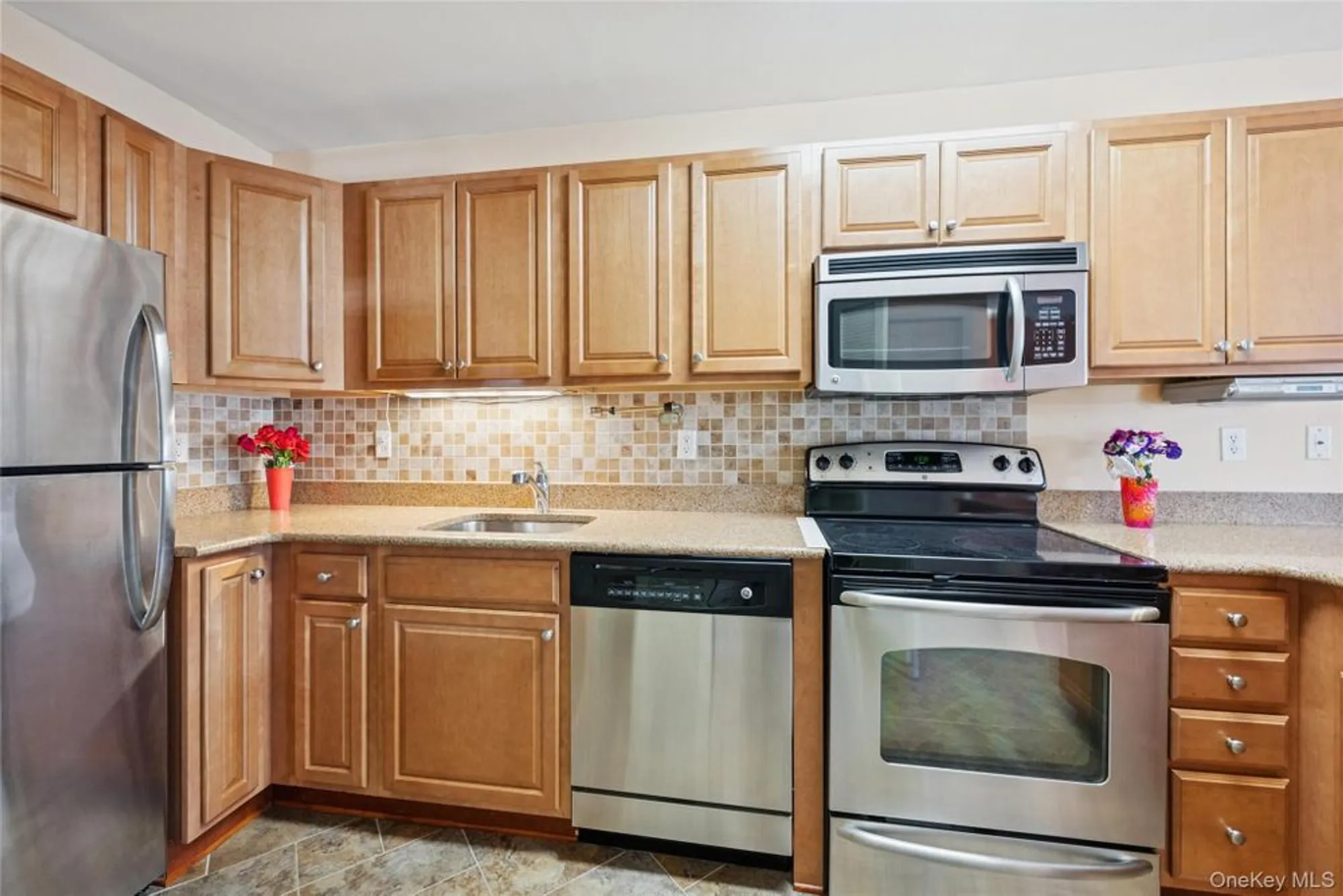 Property Slideshow image 11 of 39 | 1228 willow ln, Valley Stream, NY, 11580