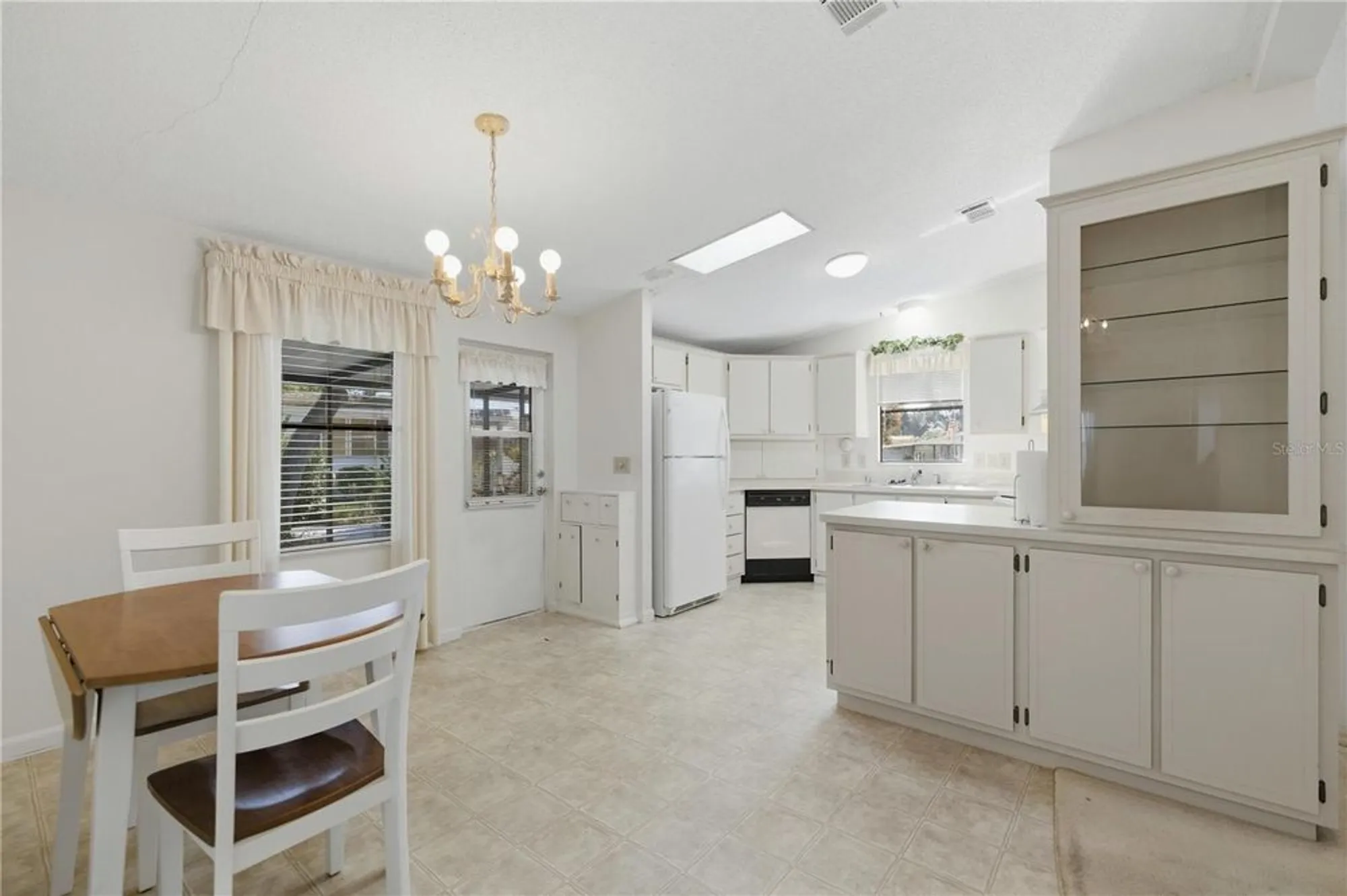 Property Slideshow image 6 of 18 | 725 camelia ct, Lady Lake, FL, 32159