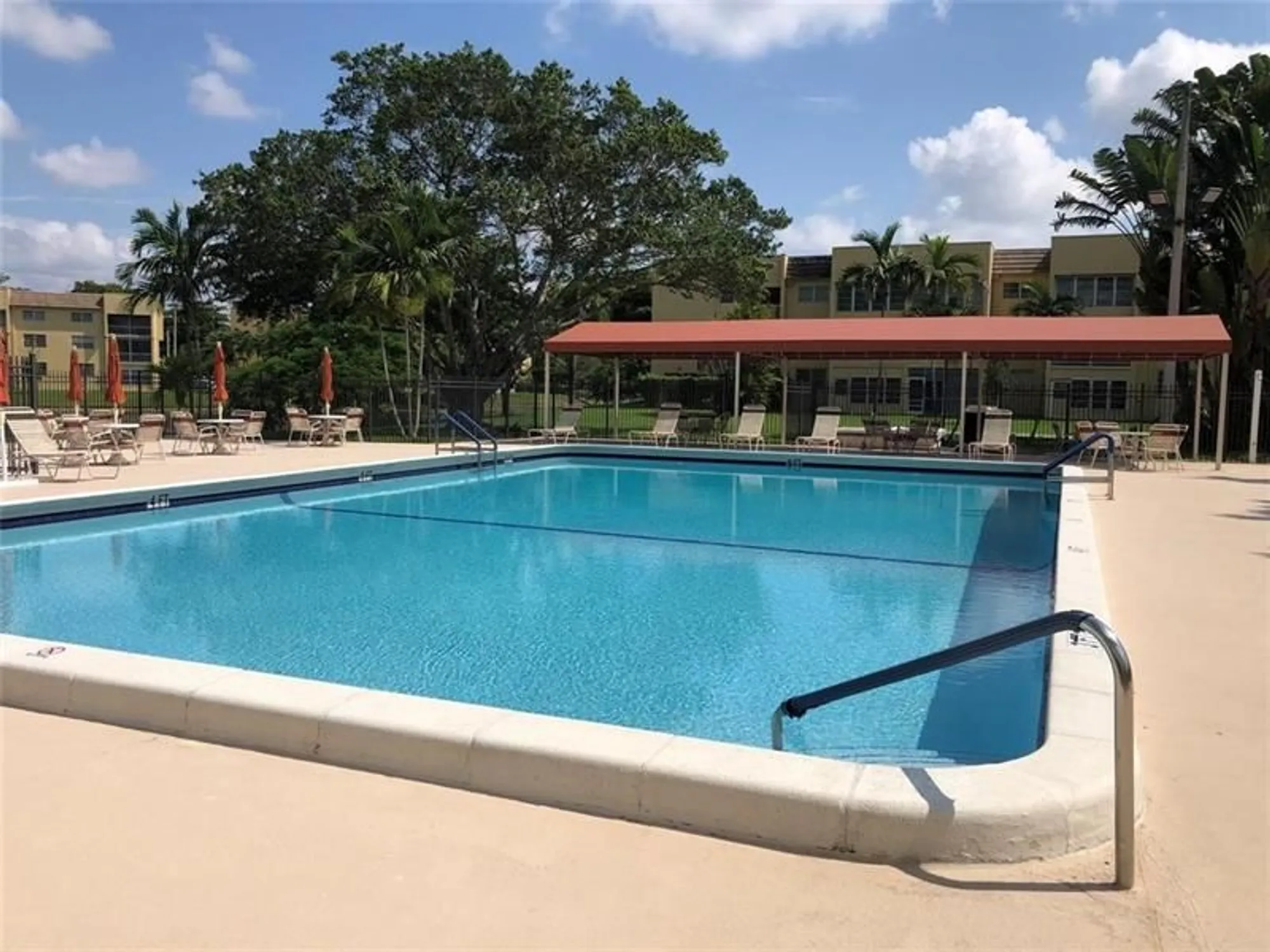 Property Slideshow image 15 of 19 | 6161 nw 57th ct apt 207, Tamarac, FL, 33319