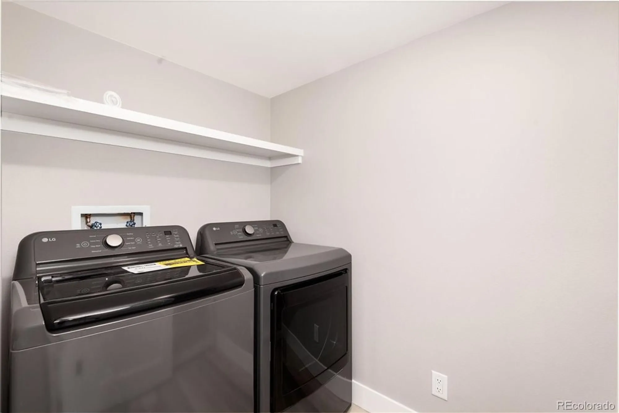 Property Slideshow image 20 of 30 | 13991 e marina dr 105, Aurora, CO, 80014