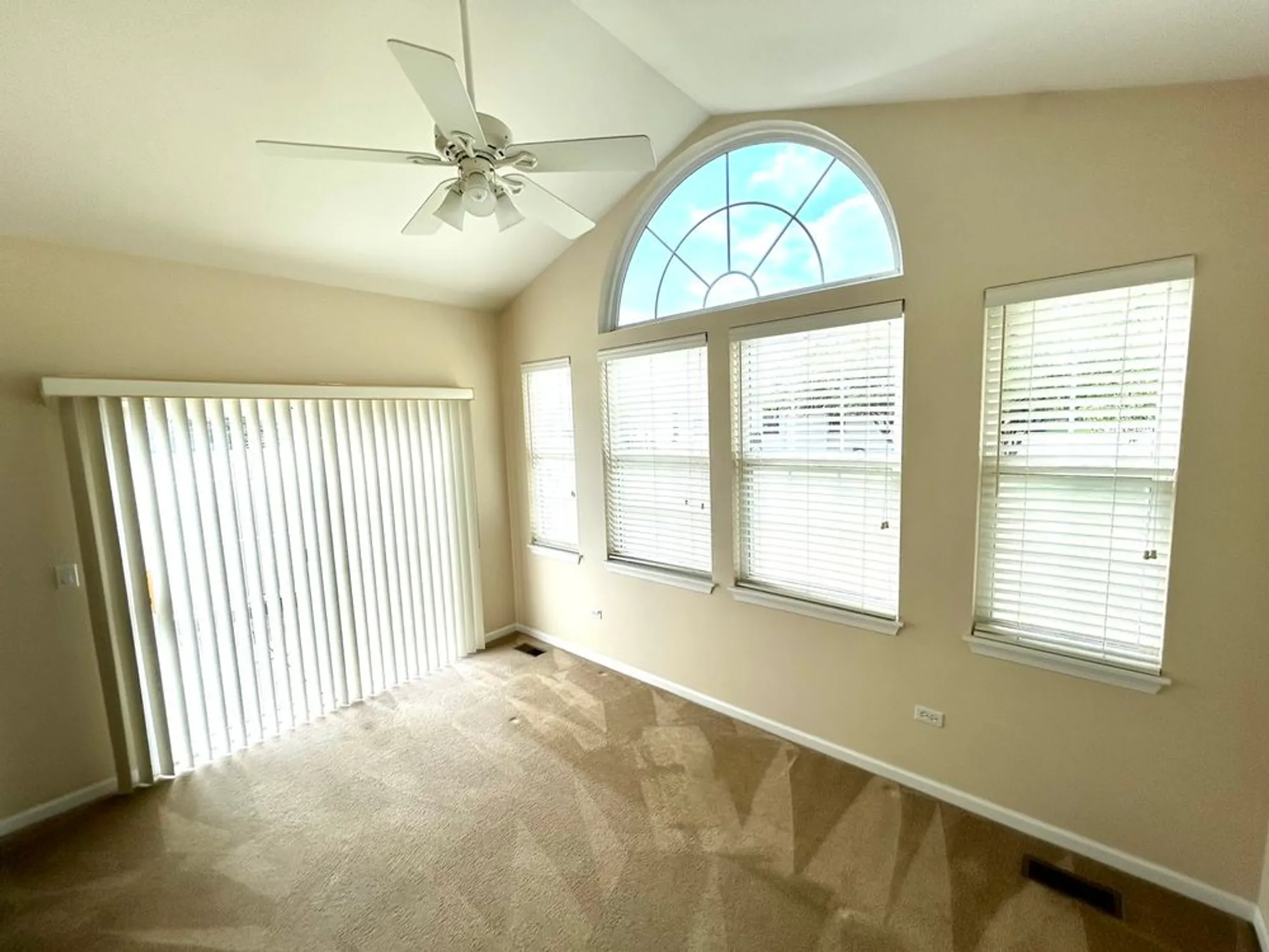 Property Slideshow image 11 of 19 | 21531 wolf lake way, Crest Hill, IL, 60403