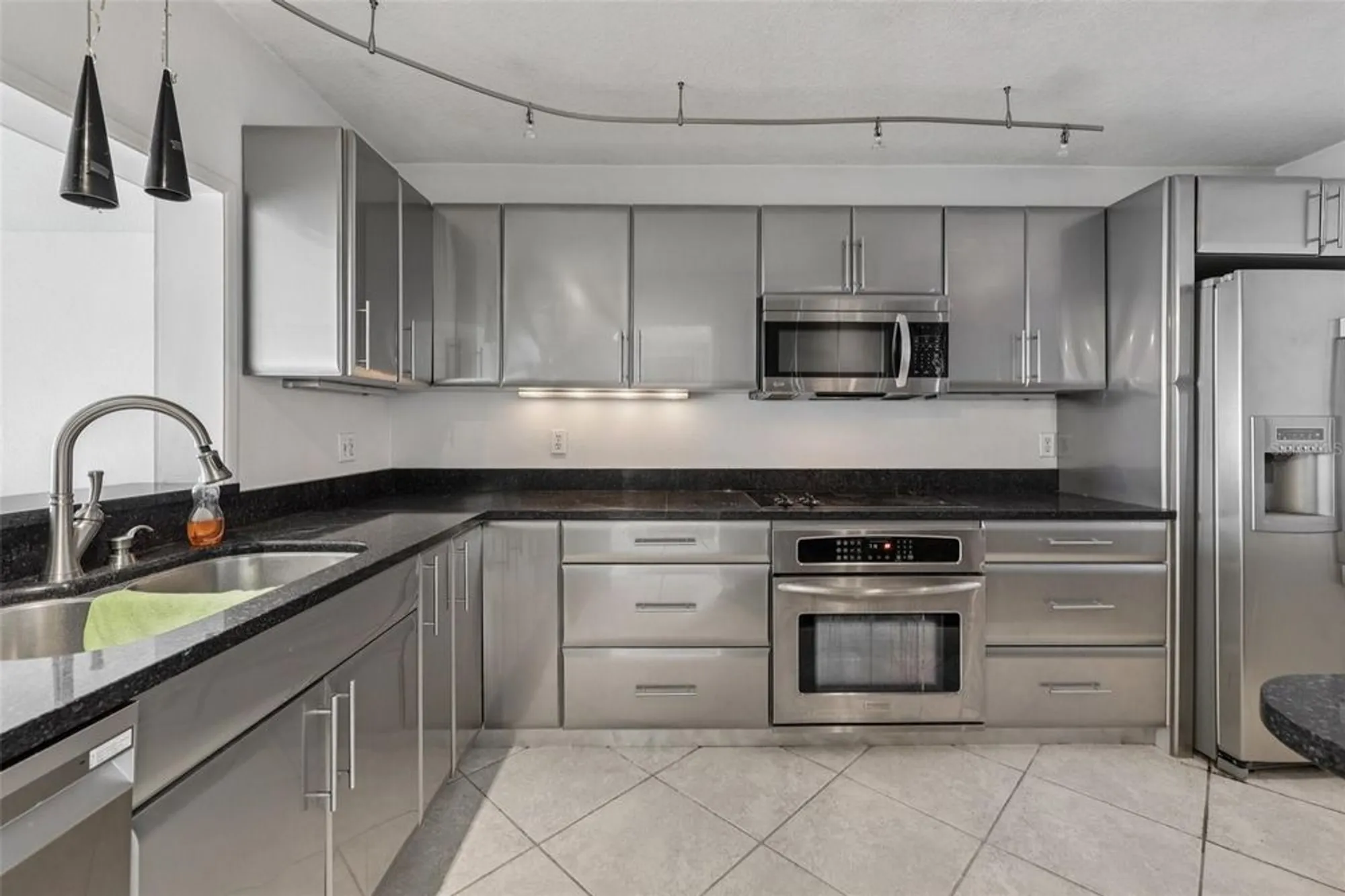 Property Slideshow image 8 of 29 | 7300 sun island dr 1602, South Pasadena, FL, 33707