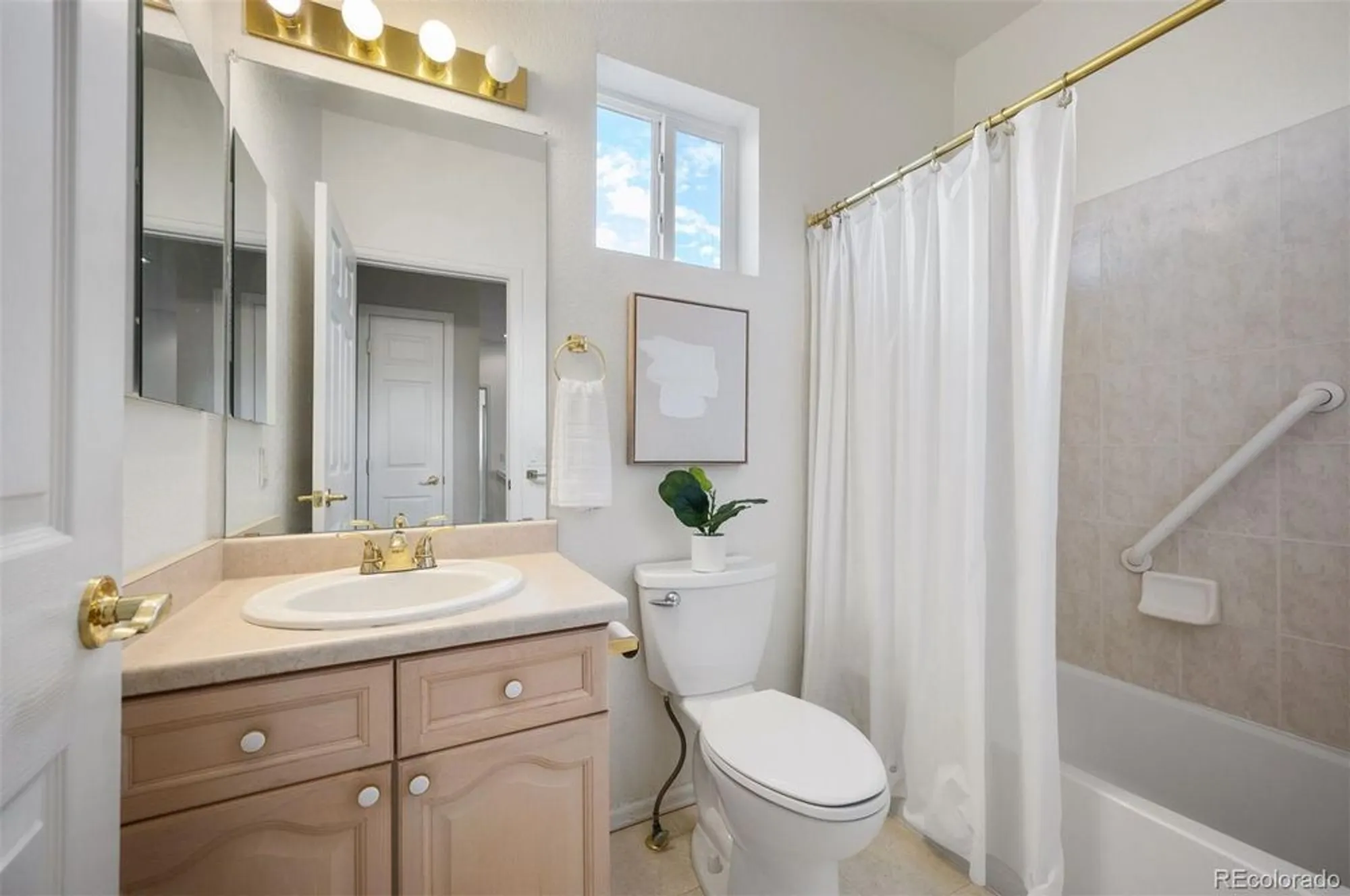 Property Slideshow image 27 of 35 | 23440 e moraine pl, Aurora, CO, 80016