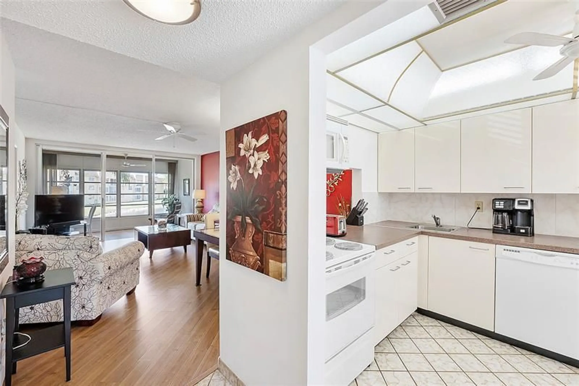 Property Slideshow image 5 of 19 | 6051 nw 61st ave 202, Tamarac, FL, 33319