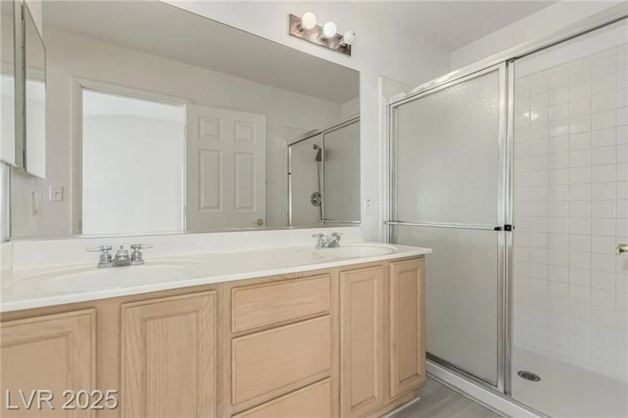 Property Slideshow image 16 of 28 | 4908 winterset dr, Las Vegas, NV, 89130