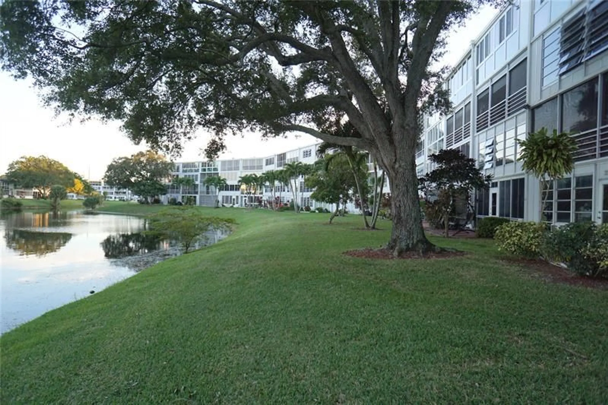 Property Slideshow image 35 of 38 | 4029 newport h # 4029, Deerfield Beach, FL, 33442