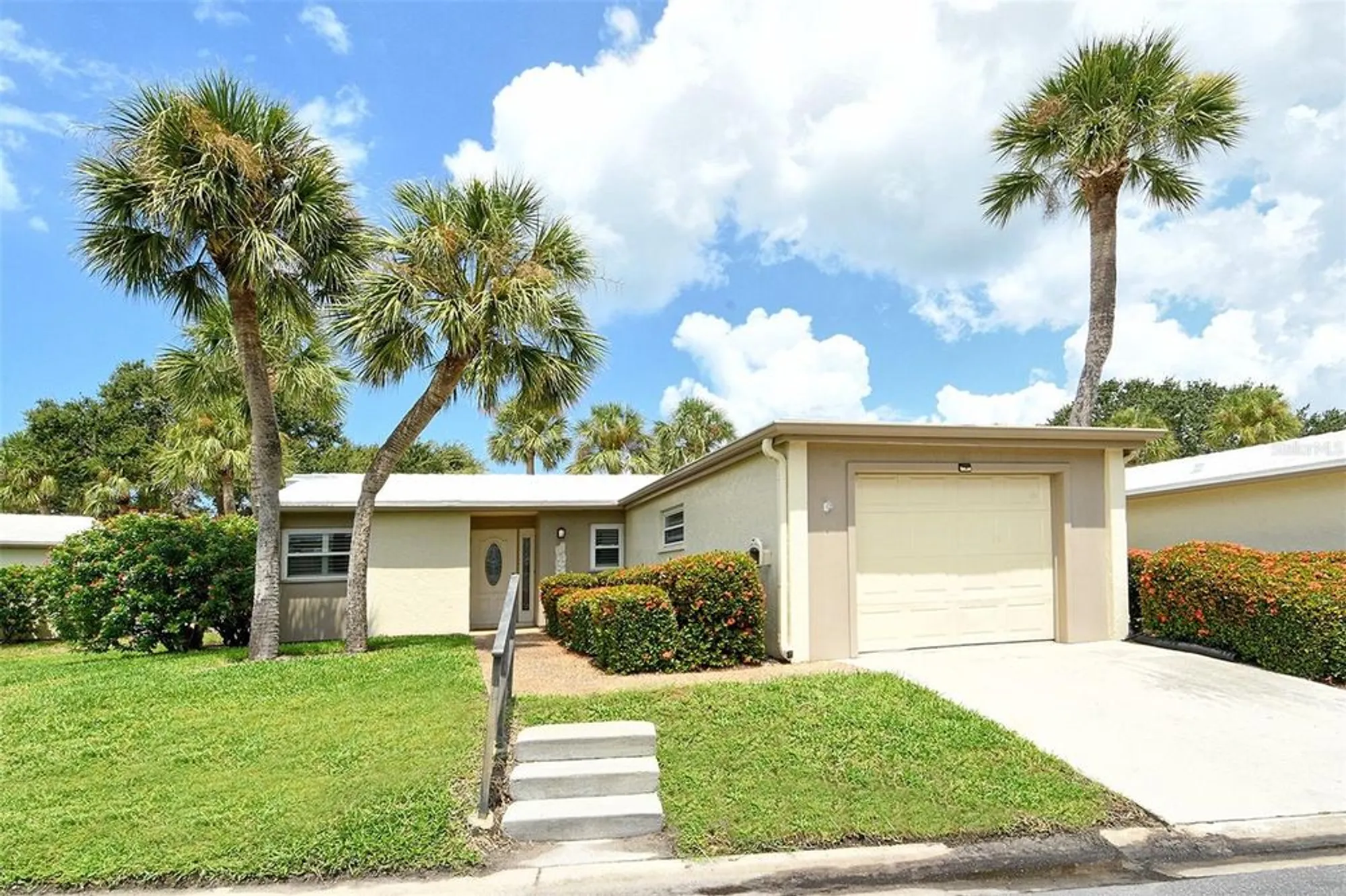 Property Slideshow image 4 of 65 | 119 whispering sands cir # v36, Sarasota, FL, 34242
