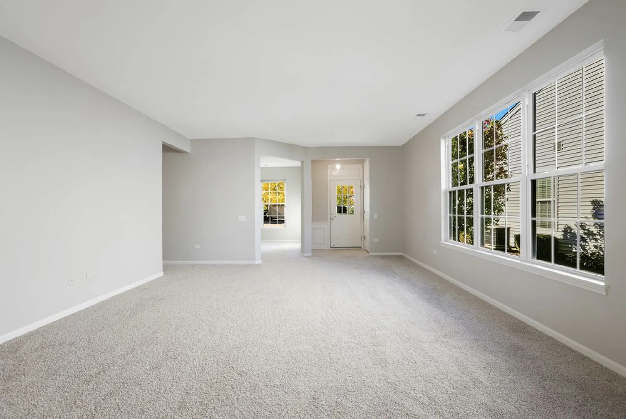 Property Slideshow image 5 of 30 | 13728 chestnut ln, Huntley, IL, 60142