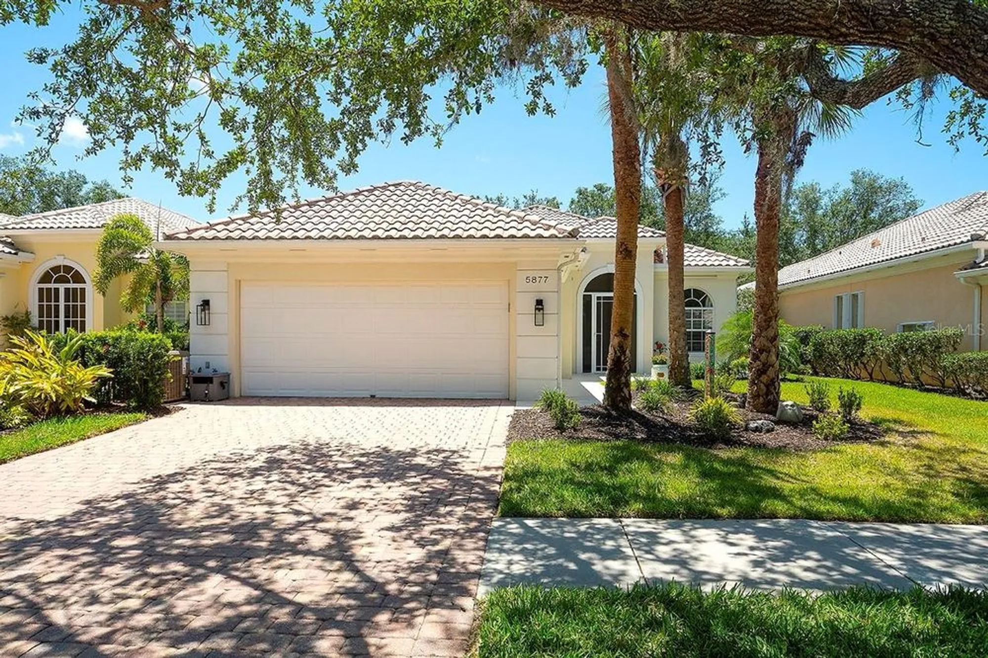 Property Slideshow image 4 of 50 | 5877 ferrara dr, Sarasota, FL, 34238