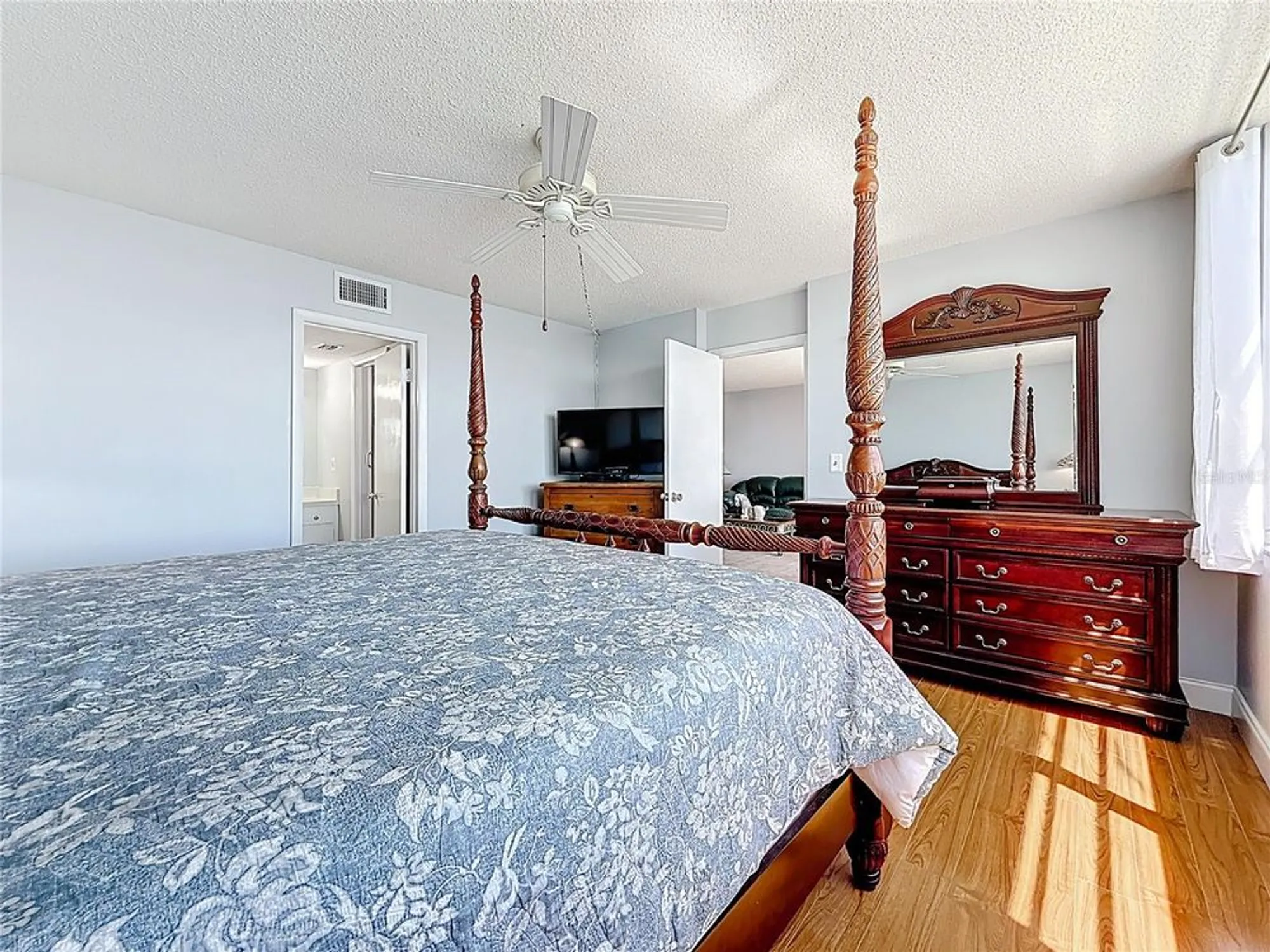 Property Slideshow image 33 of 62 | 7625 sun island dr 307, South Pasadena, FL, 33707