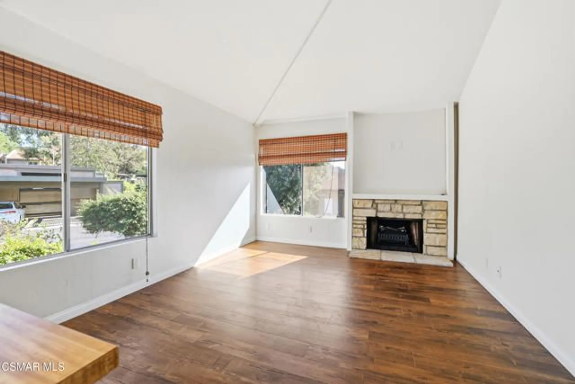 Property Slideshow image 12 of 30 | 245 oakleaf dr apt 205, Thousand Oaks, CA, 91360