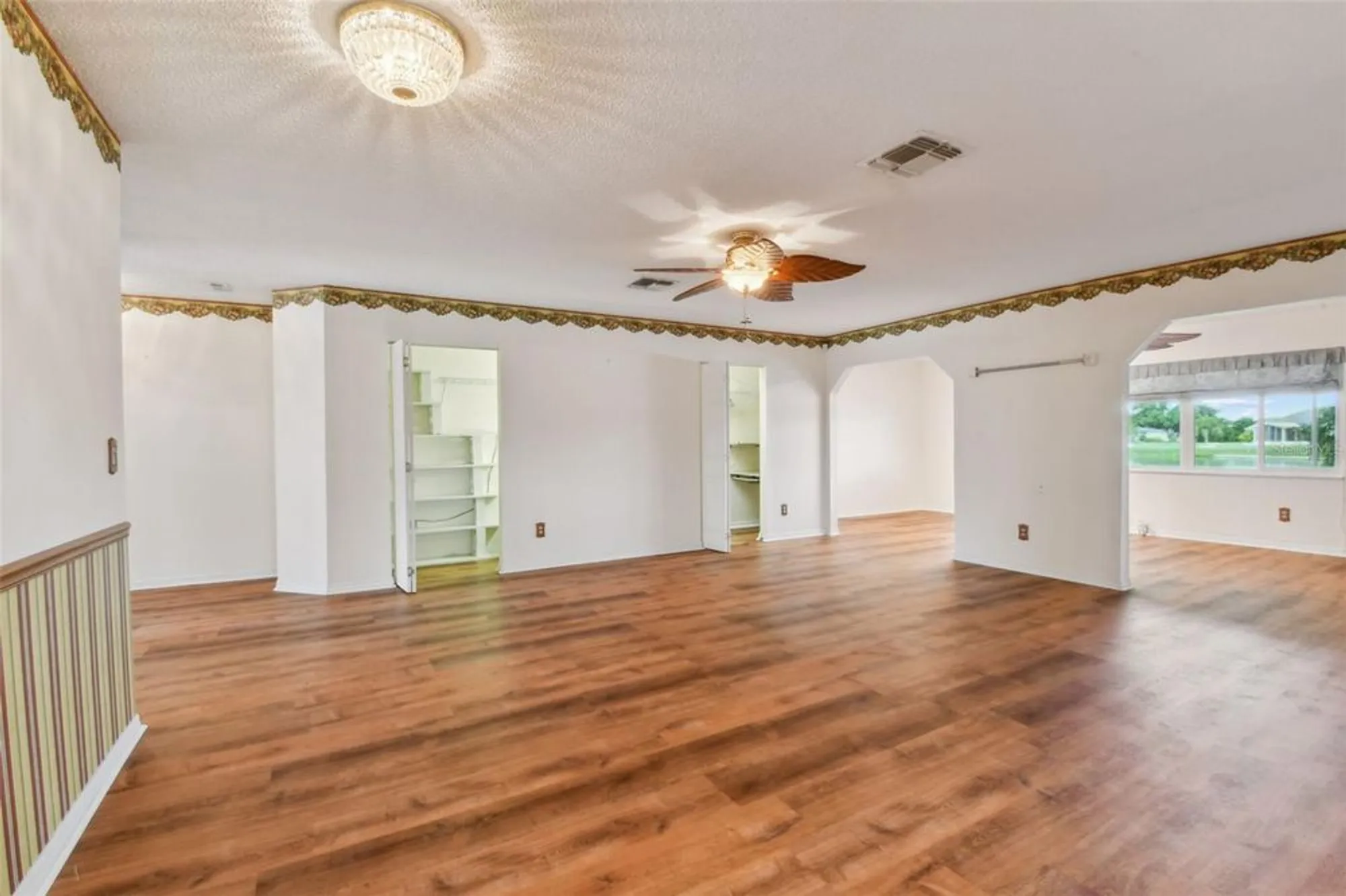 Property Slideshow image 13 of 28 | 912 e del webb blvd, Sun City Center, FL, 33573