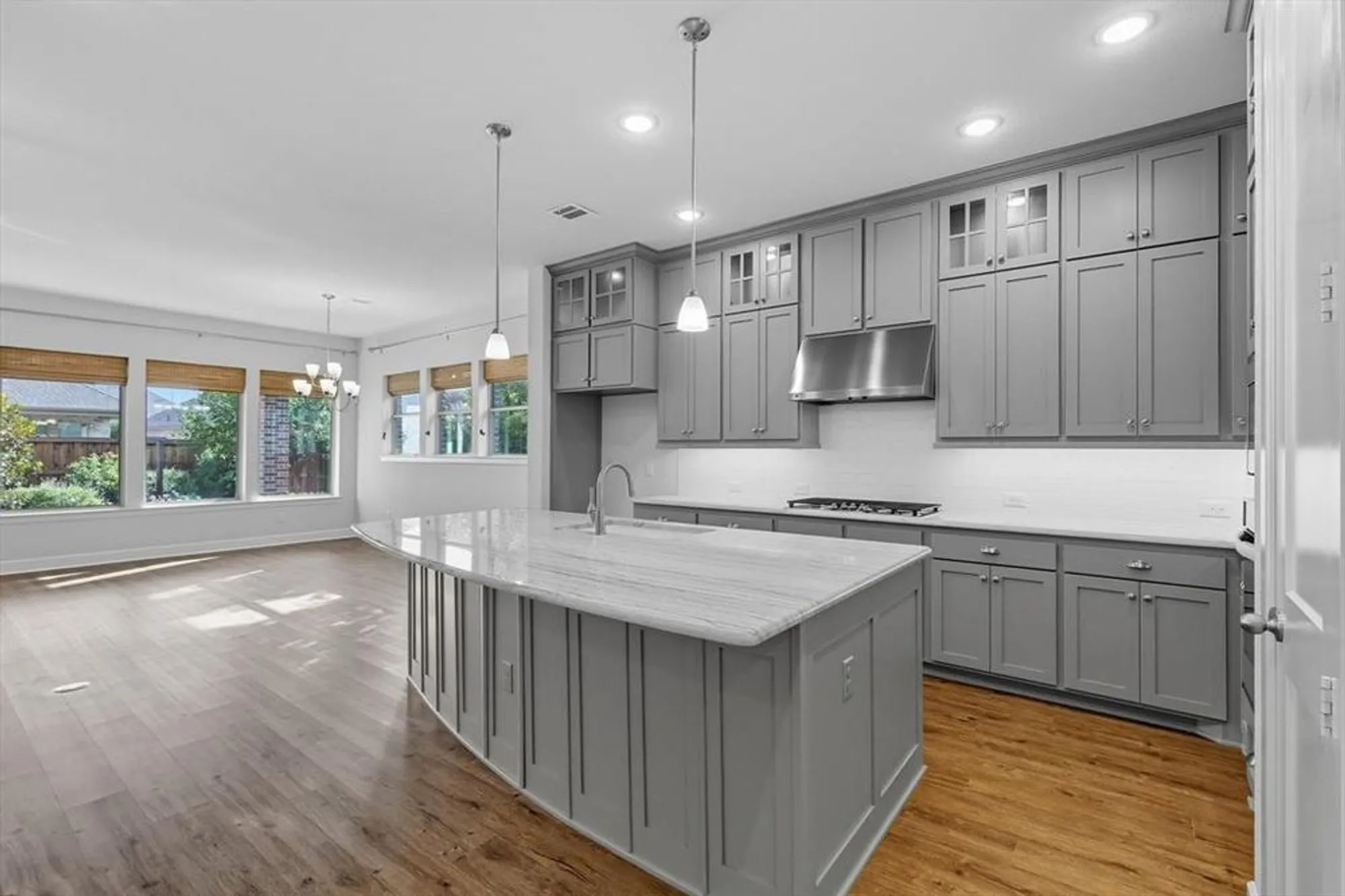 Property Slideshow image 10 of 40 | 4815 beaver creek dr, Arlington, TX, 76005