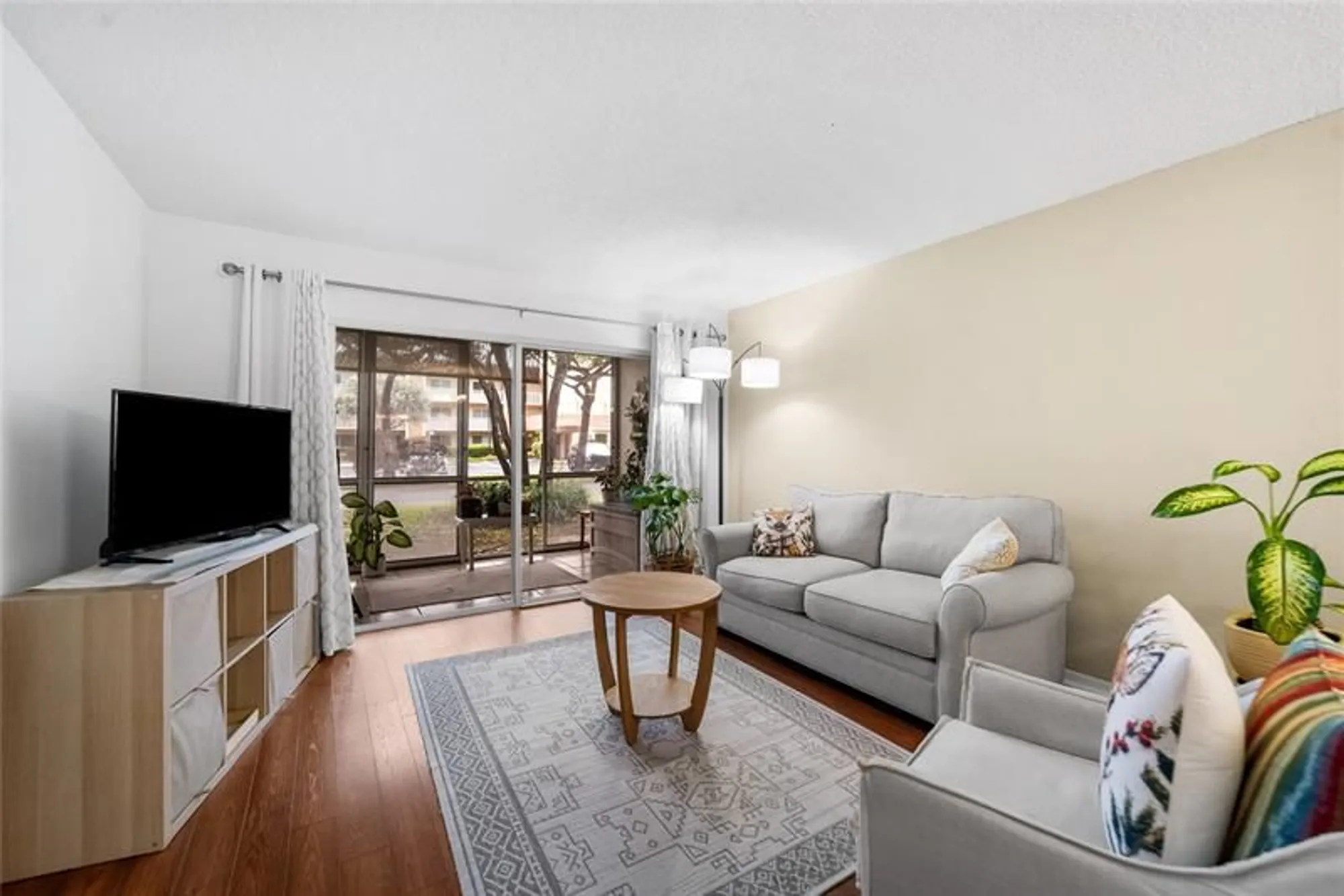 Property Slideshow image 11 of 35 | 7427 n devon dr 108, Tamarac, FL, 33321