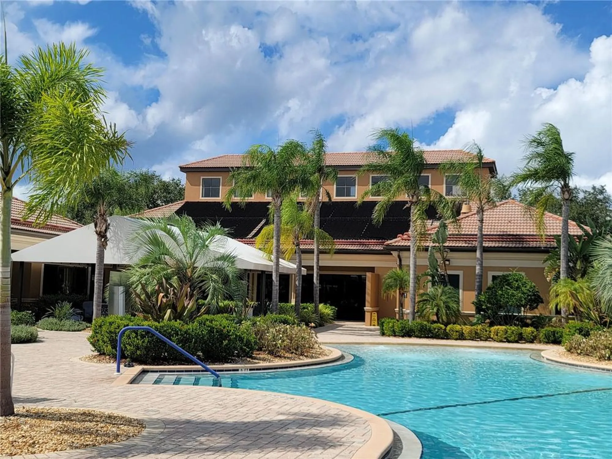 Property Slideshow image 61 of 100 | 303 bluewater falls ct, Apollo Beach, FL, 33572