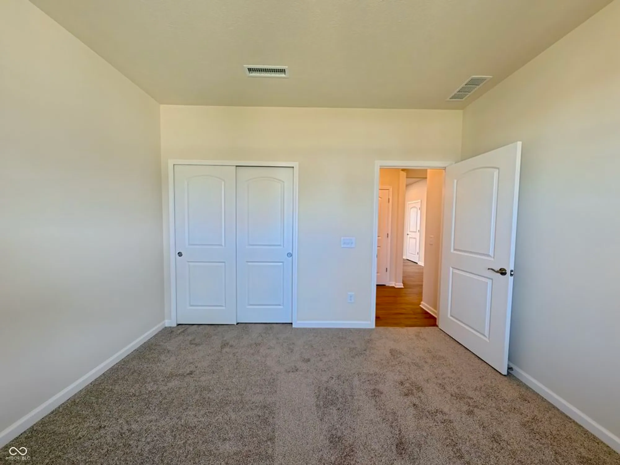 Property Slideshow image 17 of 61 | 811 daisy st, Greenwood, IN, 46143