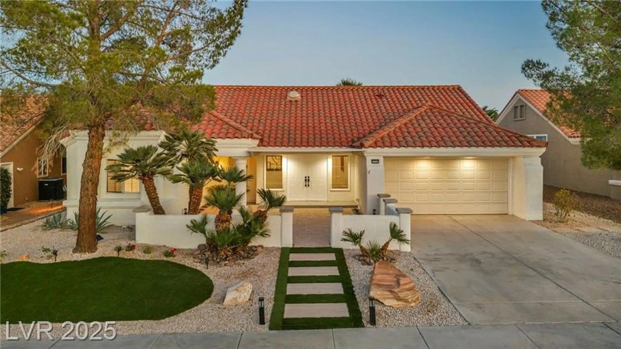 Property Slideshow image 1 of 70 | 2920 crown ridge dr, Las Vegas, NV, 89134