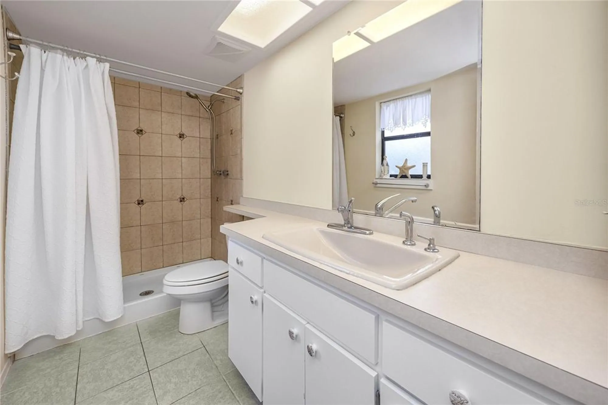 Property Slideshow image 26 of 47 | 2561 royal pines cir # 14h, Clearwater, FL, 33763