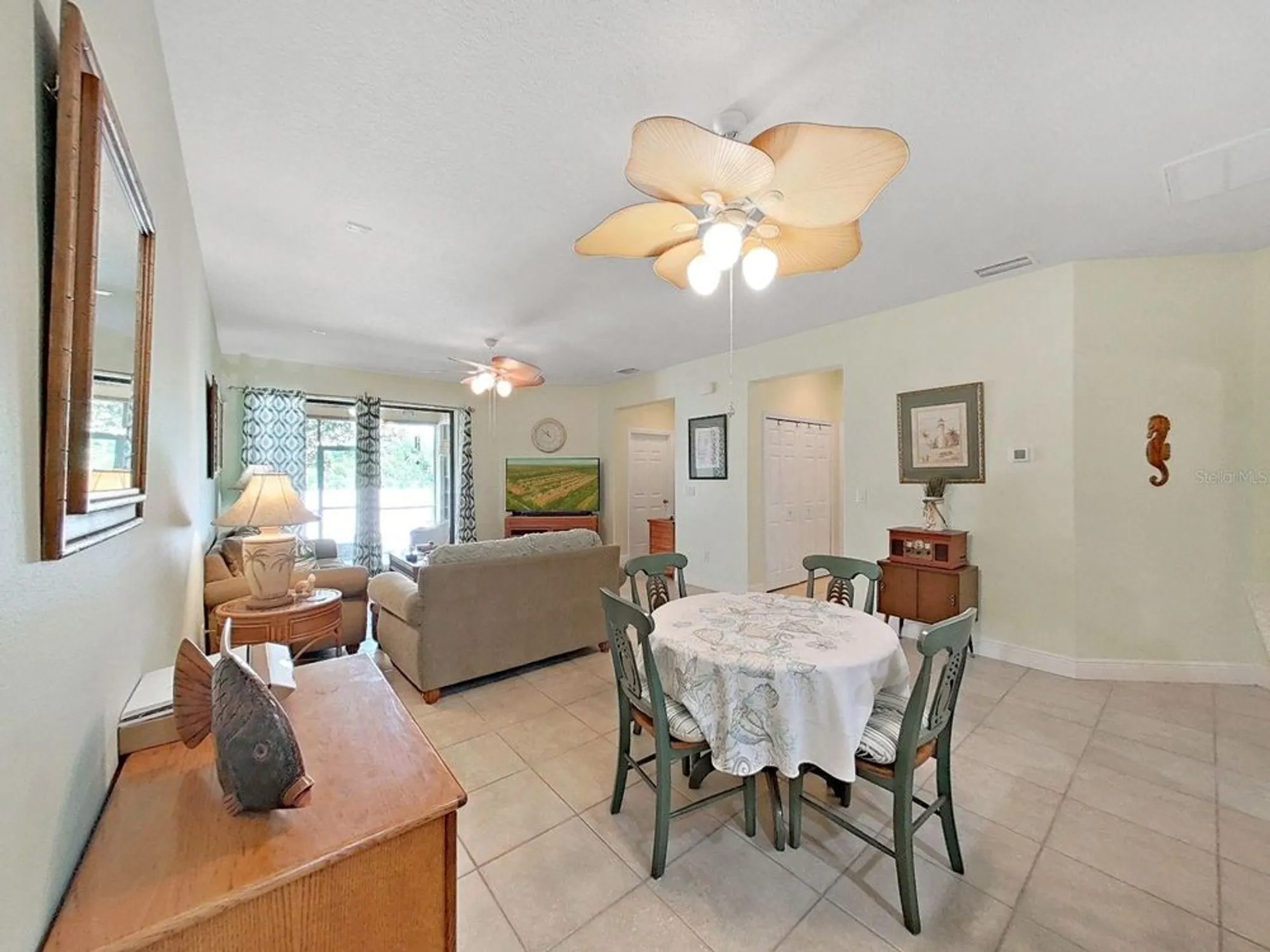 Property Slideshow image 15 of 100 | 303 bluewater falls ct, Apollo Beach, FL, 33572