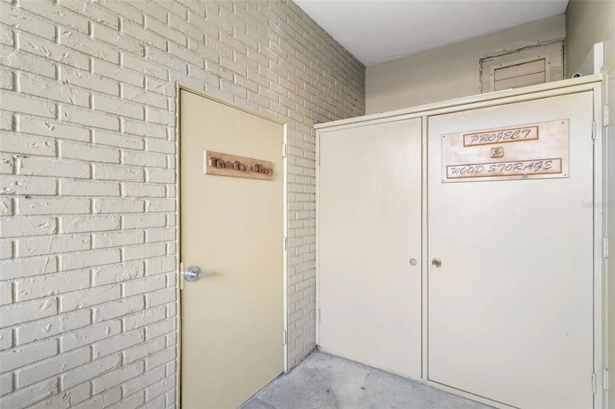Property Slideshow image 33 of 41 | 2331 finlandia ln apt 53, Clearwater, FL, 33763