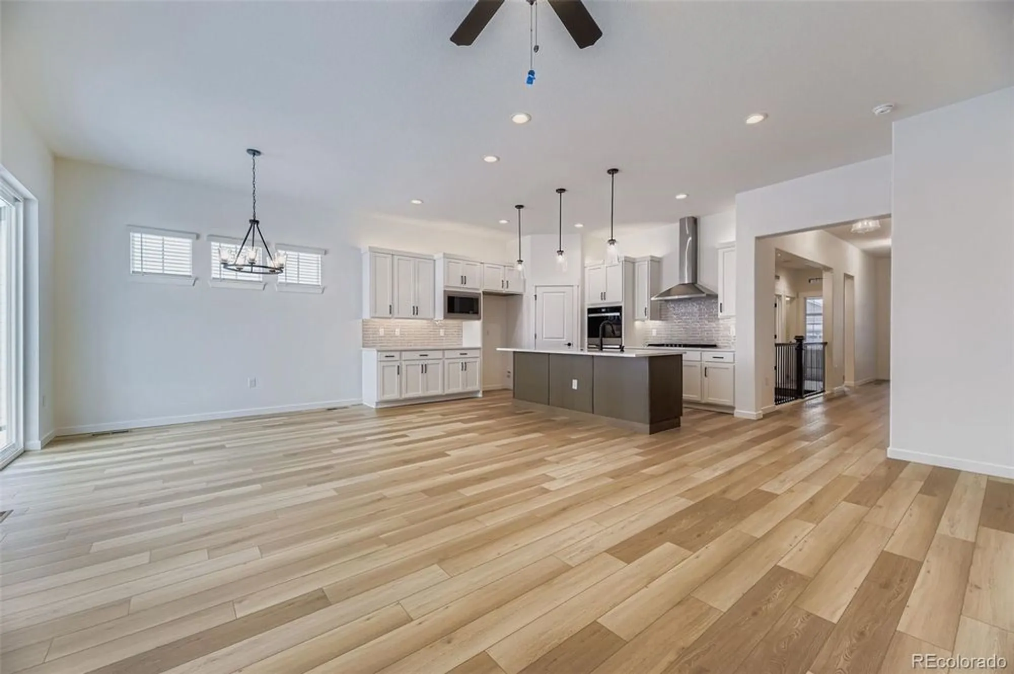 Property Slideshow image 5 of 25 | 8905 s riviera way, Aurora, CO, 80016