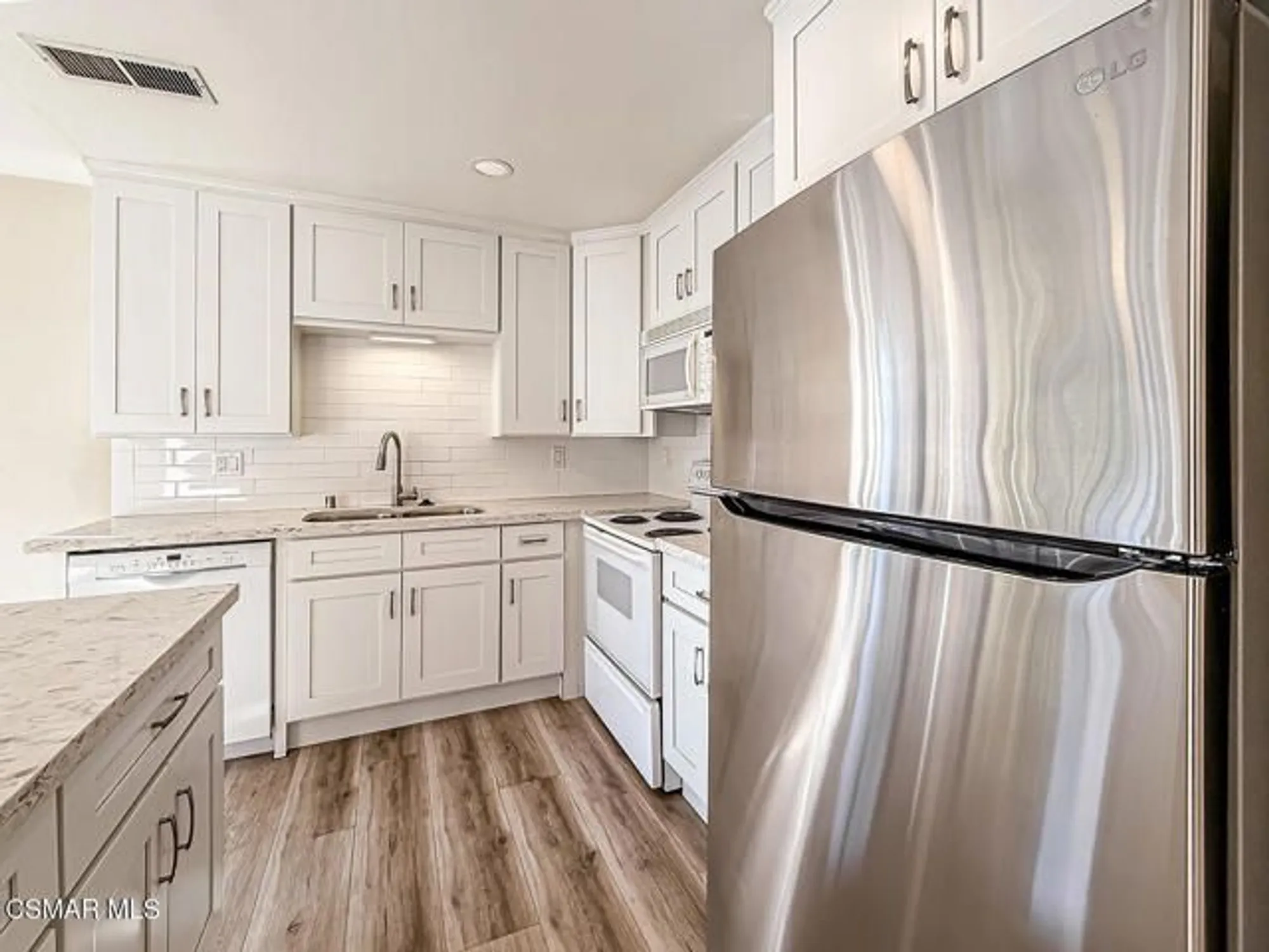 Property Slideshow image 8 of 42 | 291 sequoia ct 17, Thousand Oaks, CA, 91360