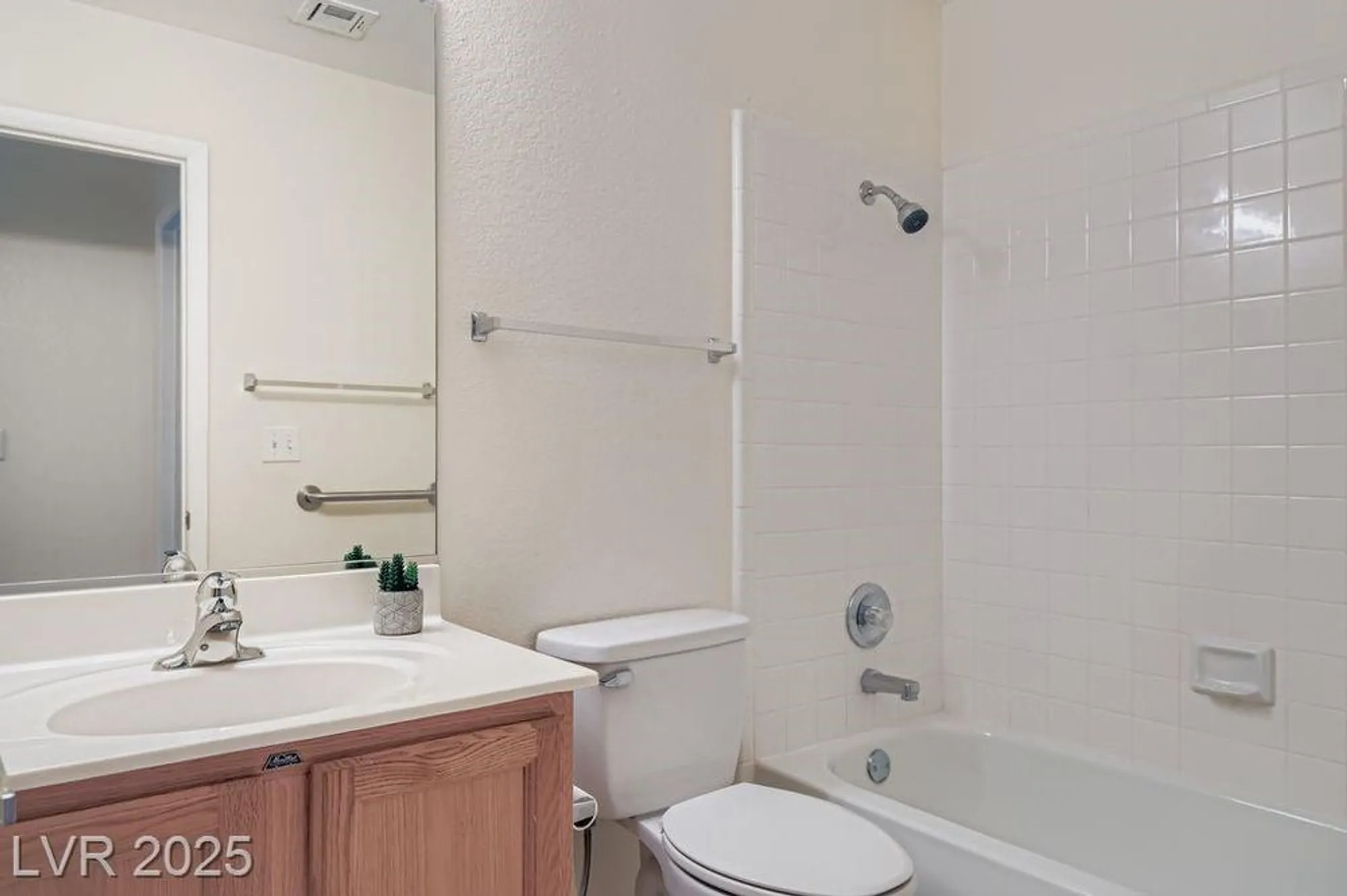 Property Slideshow image 10 of 18 | 4833 lawnwood ct, Las Vegas, NV, 89130