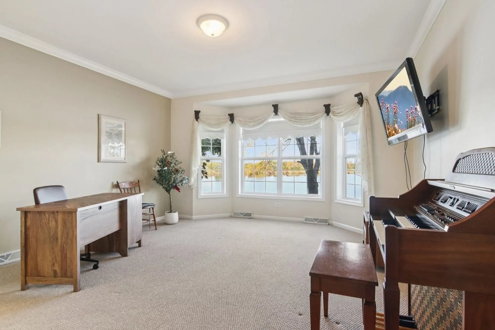 Property Slideshow image 16 of 39 | 328 legacy ct, Grayslake, IL, 60030