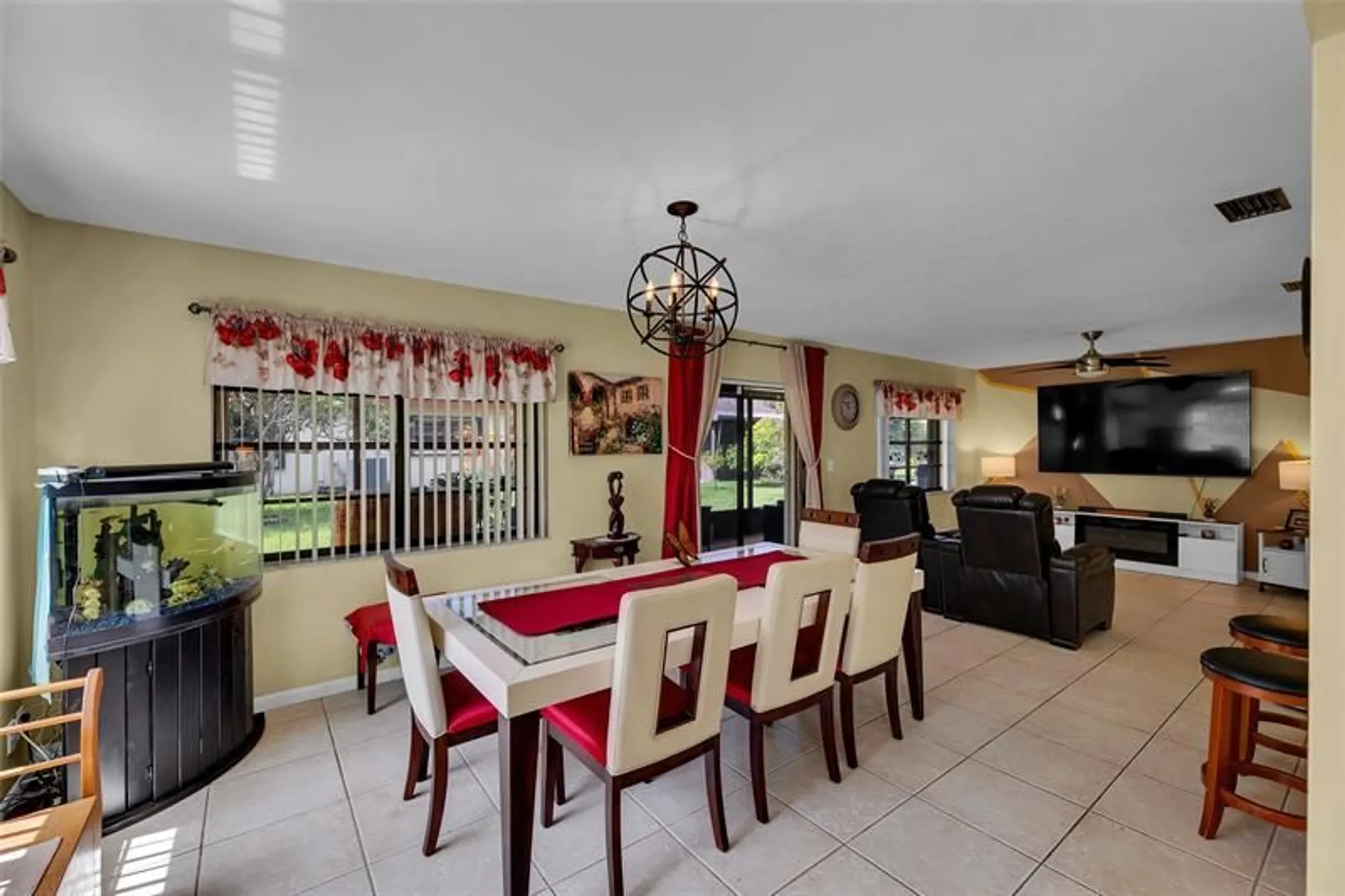 Property Slideshow image 26 of 50 | 9802 nw 75th ct, Tamarac, FL, 33321