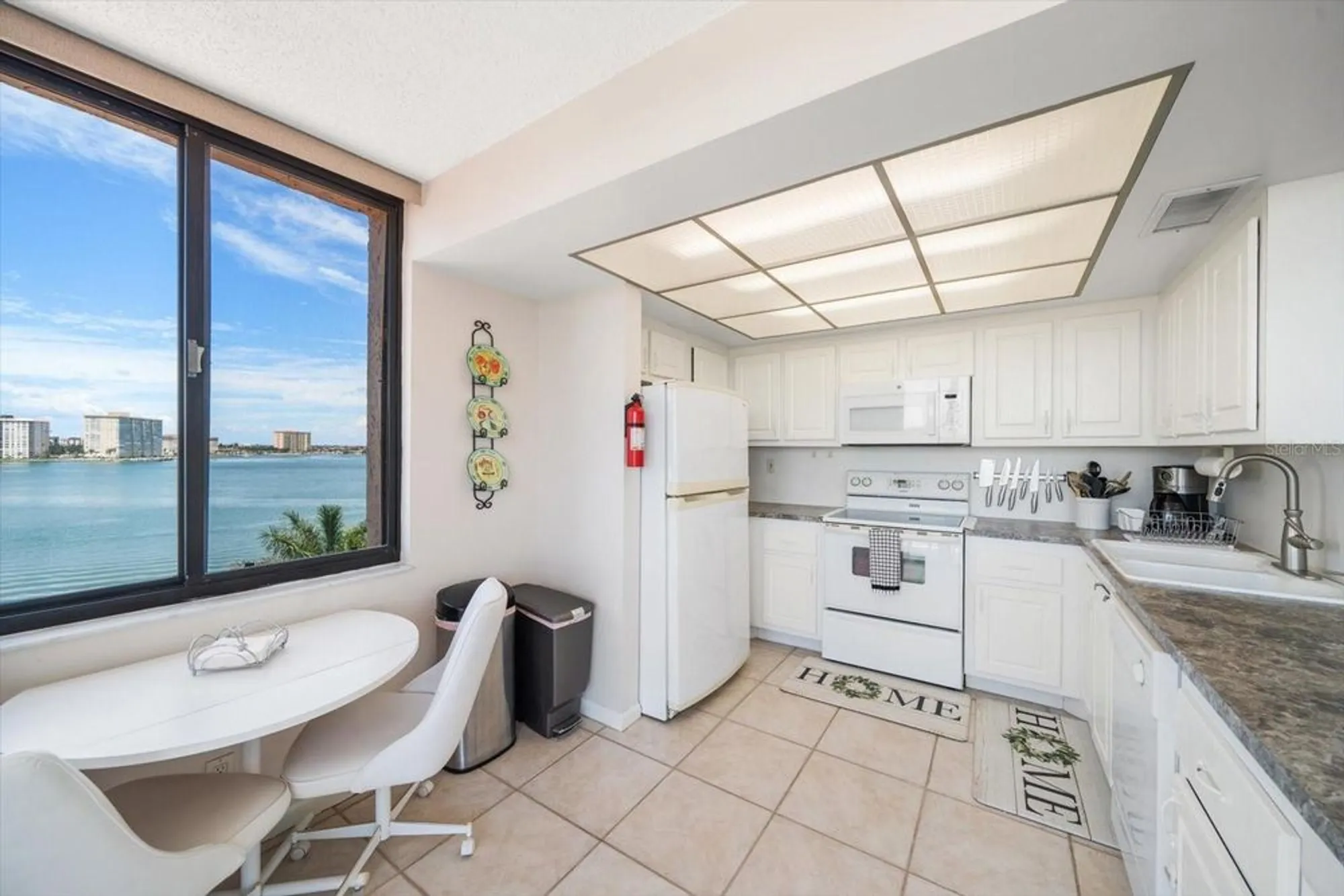 Property Slideshow image 5 of 34 | 6218 palma del mar blvd s apt 606, St Petersburg, FL, 33715