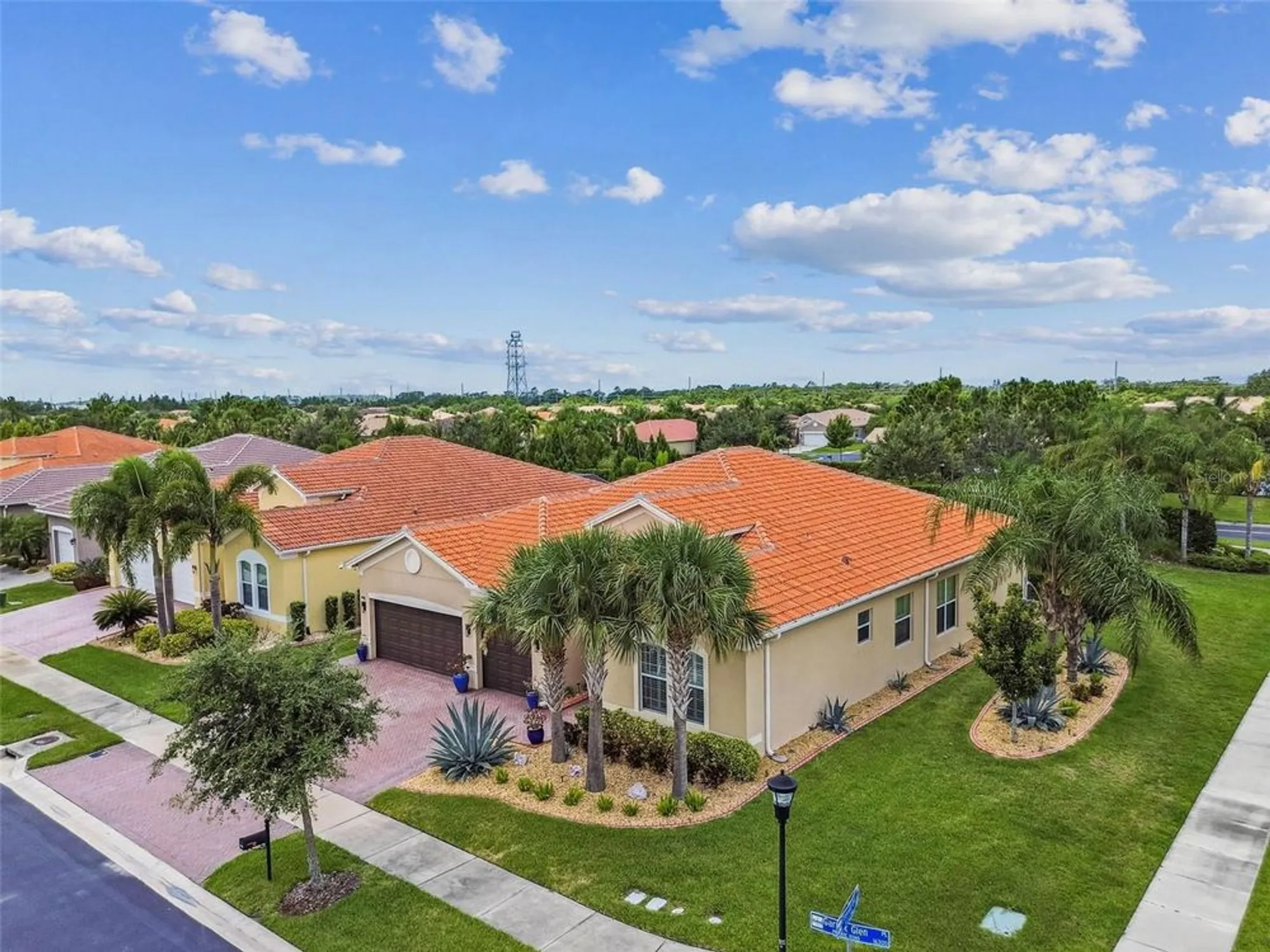 Property Slideshow image 37 of 53 | 16301 garnet glen pl, Wimauma, FL, 33598