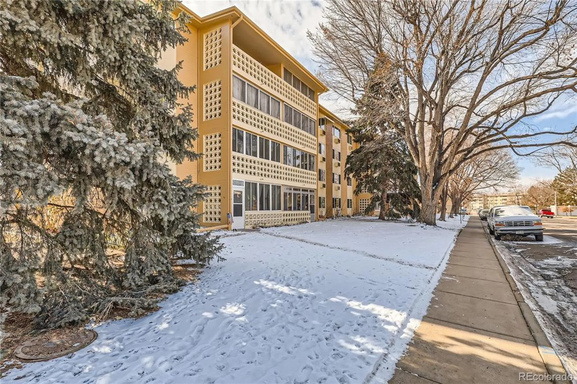 Property Slideshow image 10 of 19 | 9300 e center ave apt 3a, Denver, CO, 80247
