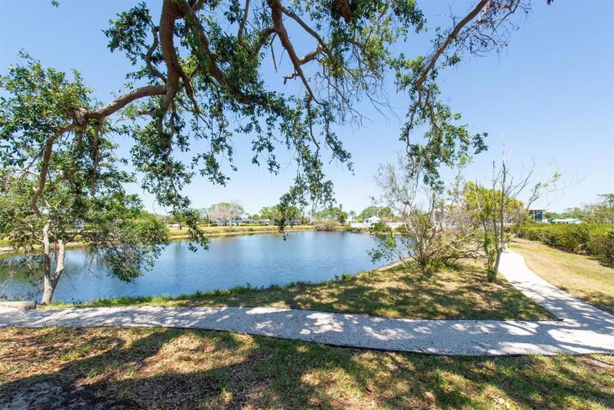 Property Slideshow image 34 of 57 | 801 waterside ln, Bradenton, FL, 34209