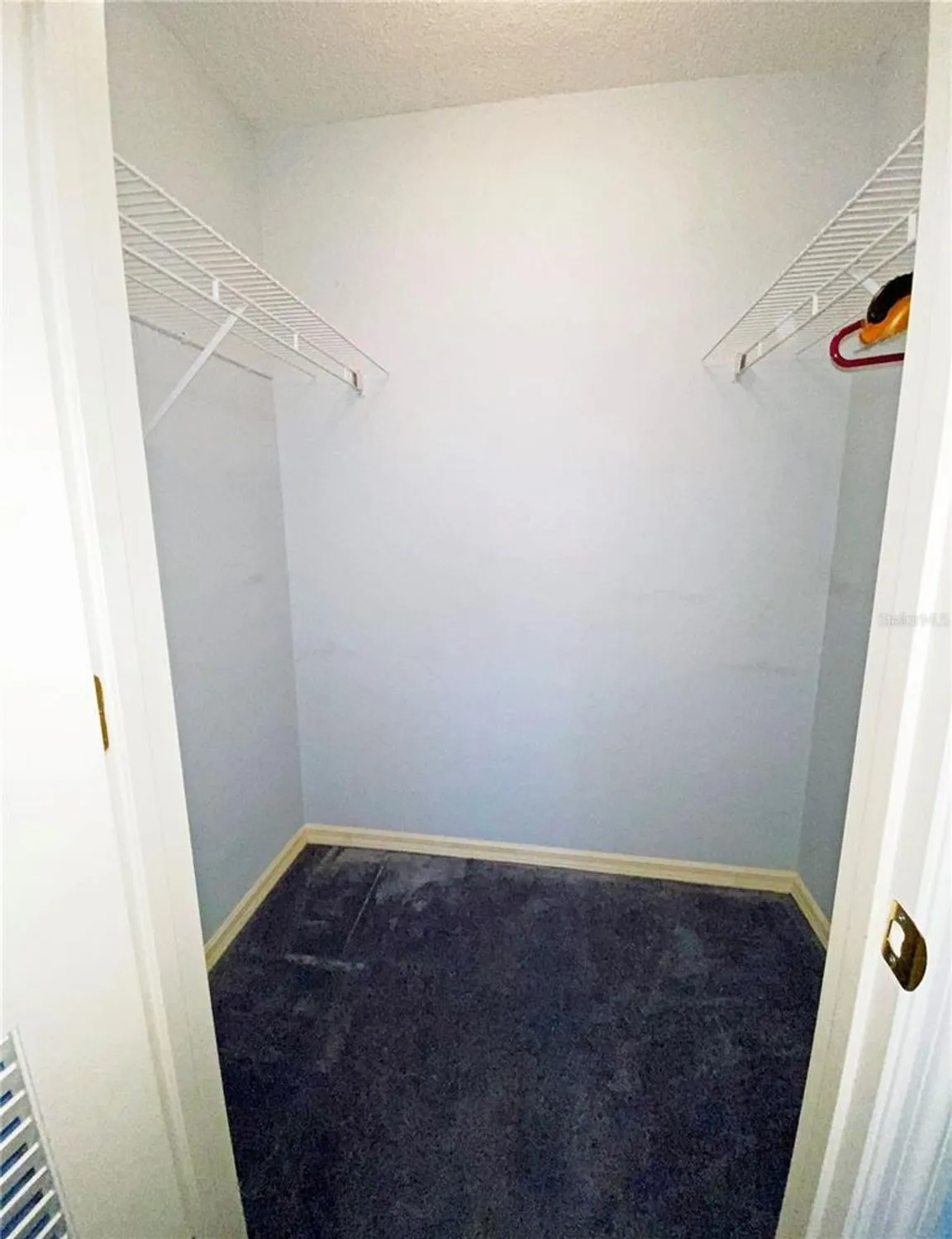 Property Slideshow image 12 of 13 | 1518 oakview cir, Winter Haven, FL, 33880