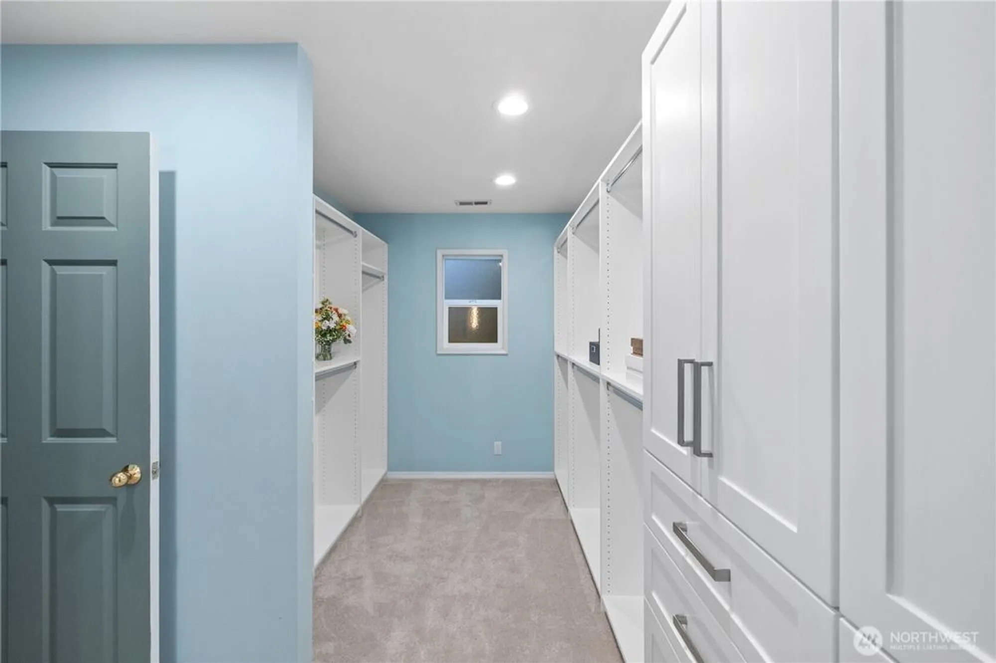 Property Slideshow image 13 of 27 | 22551 se 42nd ct # 2213, Issaquah, WA, 98029