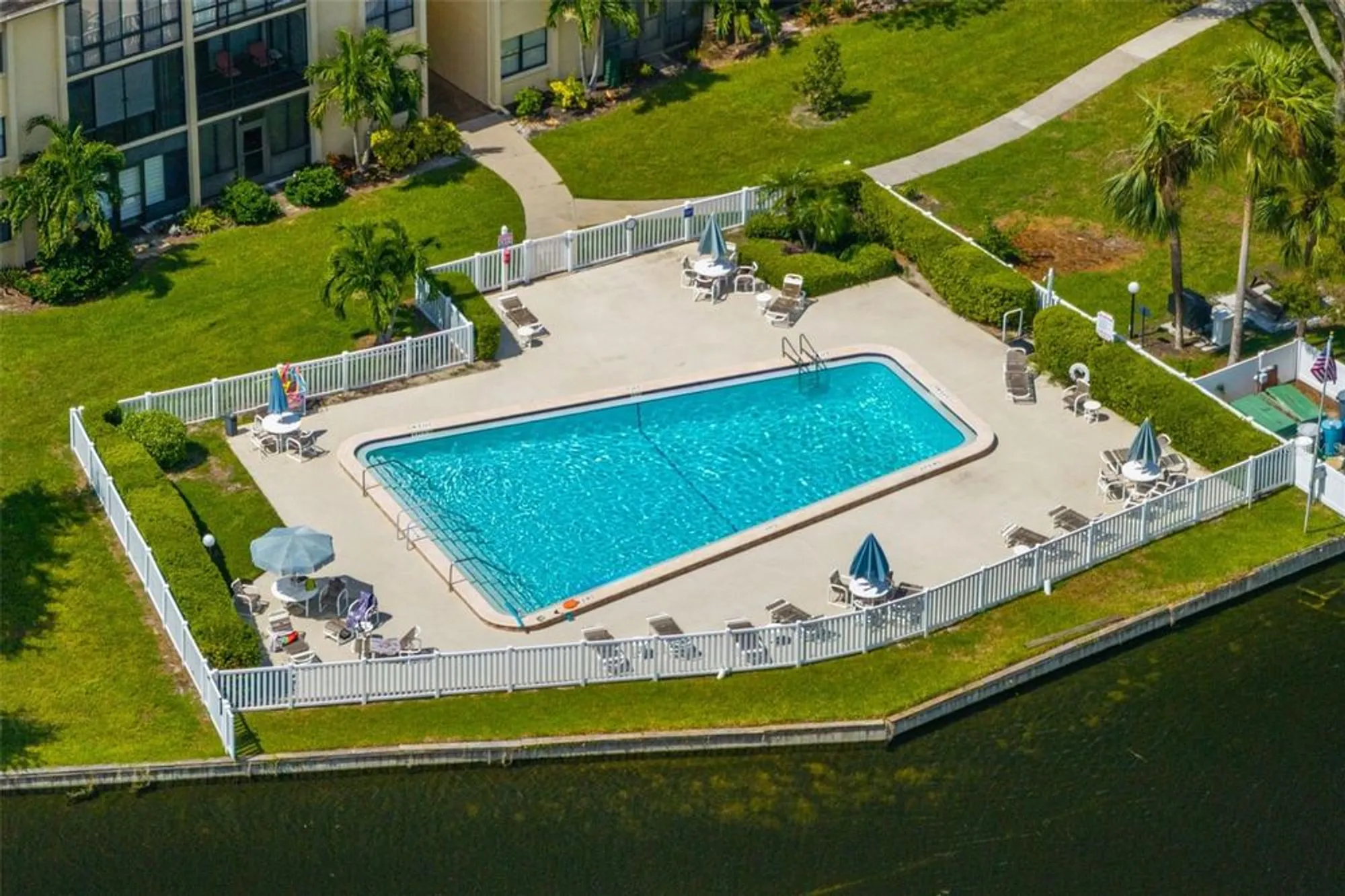 Property Slideshow image 36 of 44 | 14130 rosemary ln 2208, Largo, FL, 33774