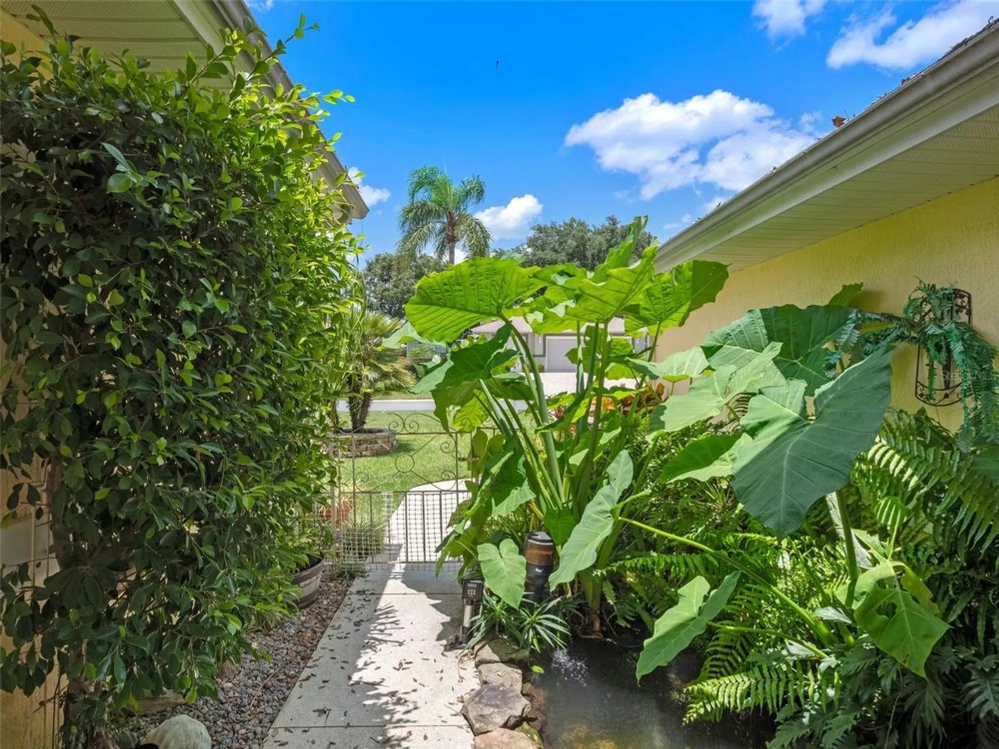 Property Slideshow image 5 of 68 | 21325 royal troon dr, Leesburg, FL, 34748