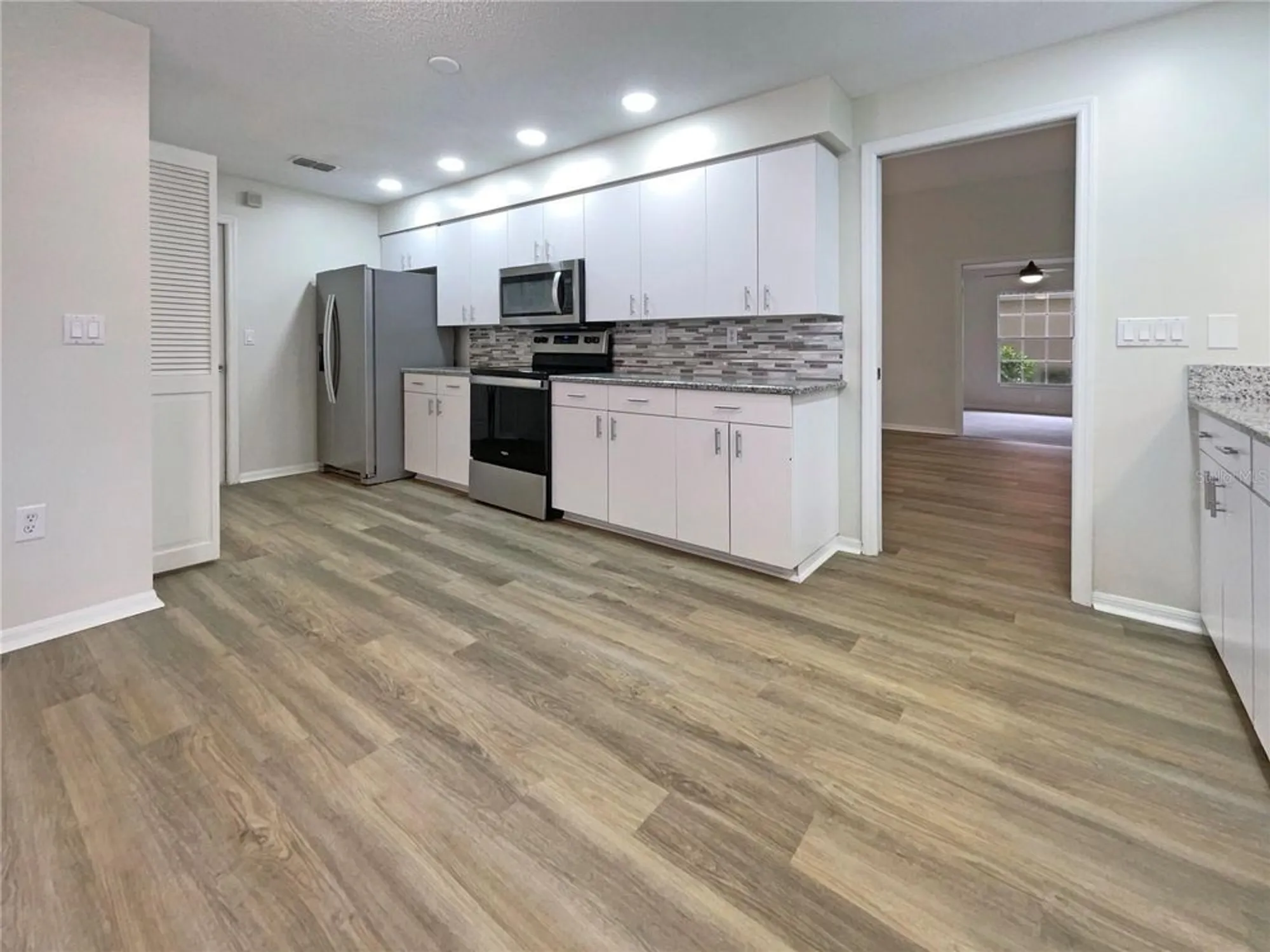 Property Slideshow image 16 of 34 | 7526 fairlinks ct, Sarasota, FL, 34243