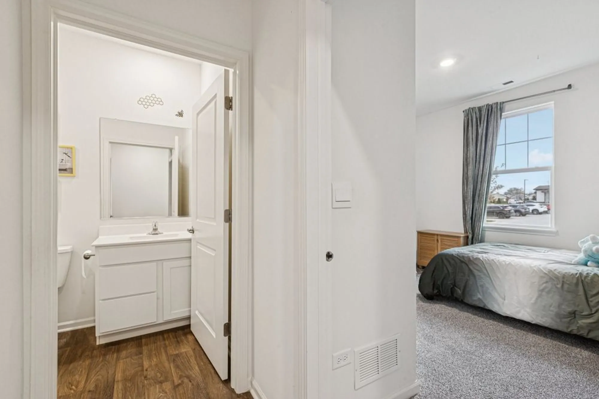 Property Slideshow image 21 of 48 | 952 darwin st, North Aurora, IL, 60542